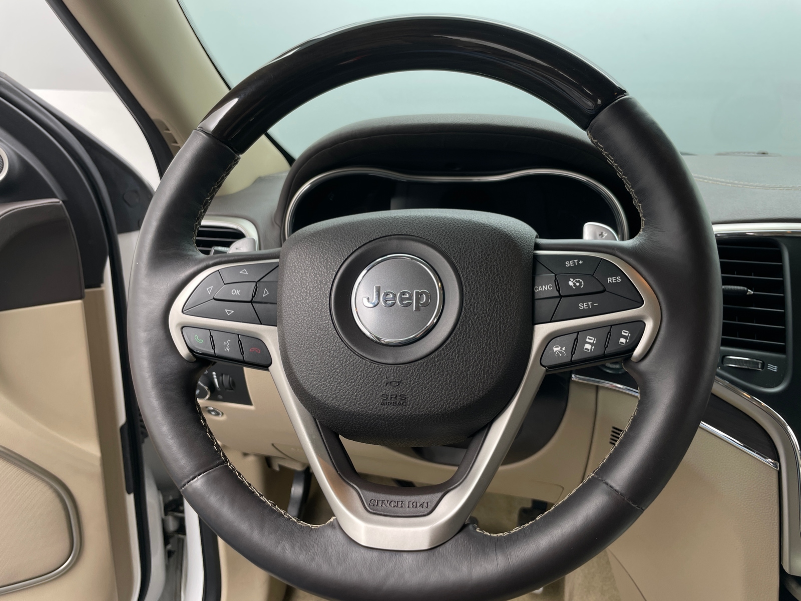 Thumbnail: 2015 Jeep Grand Cherokee - 4