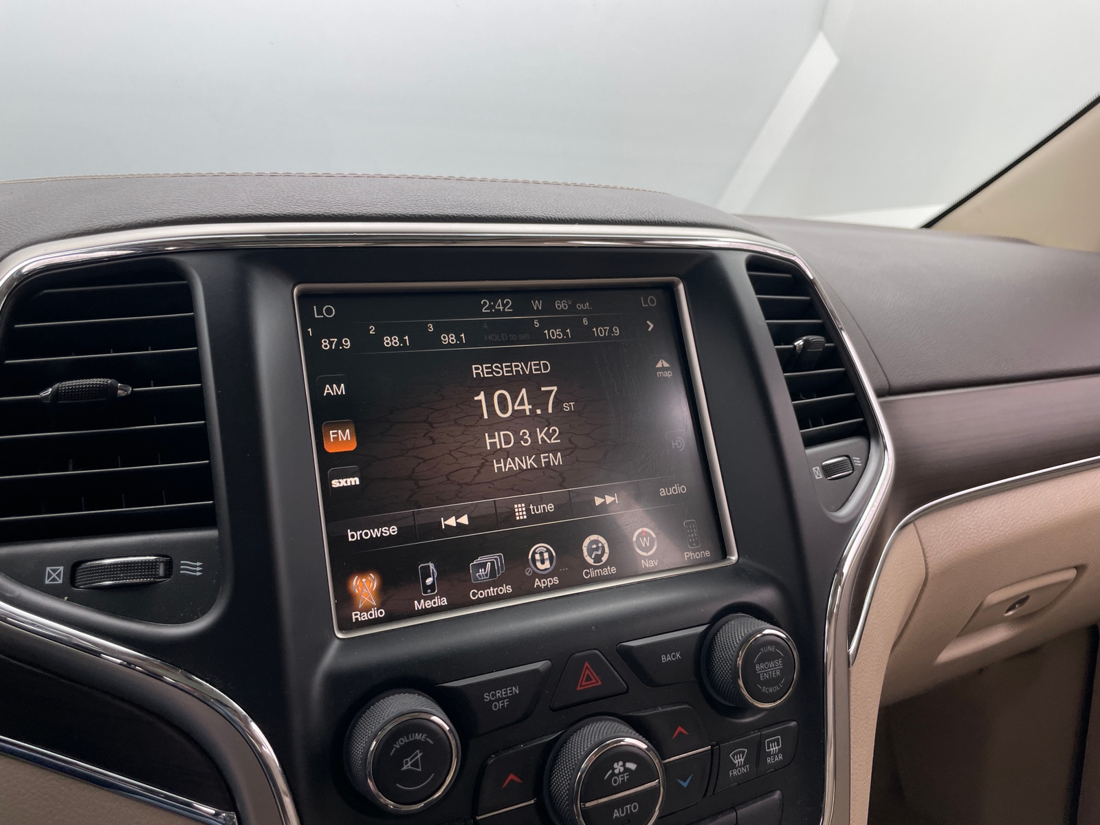 Thumbnail: 2015 Jeep Grand Cherokee - 3