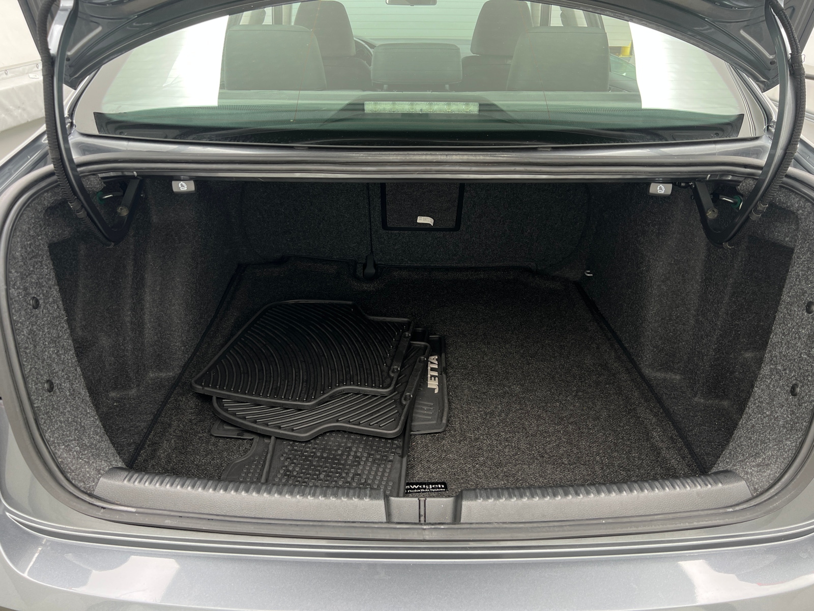 Thumbnail: 2017 Volkswagen Jetta - 6