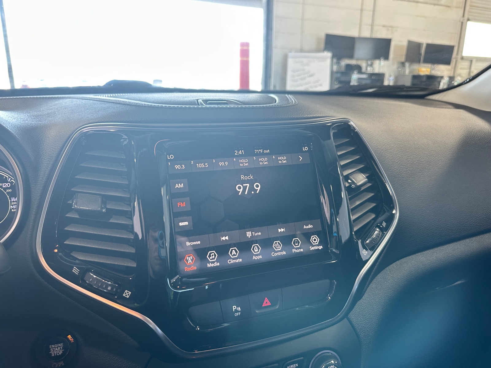 Thumbnail: 2019 Jeep Cherokee - 3