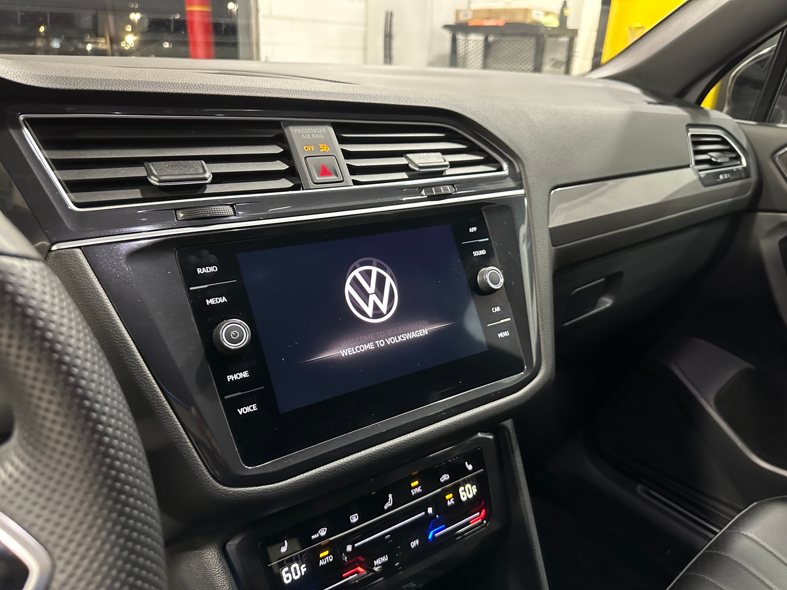 Thumbnail: 2024 Volkswagen Tiguan - 3