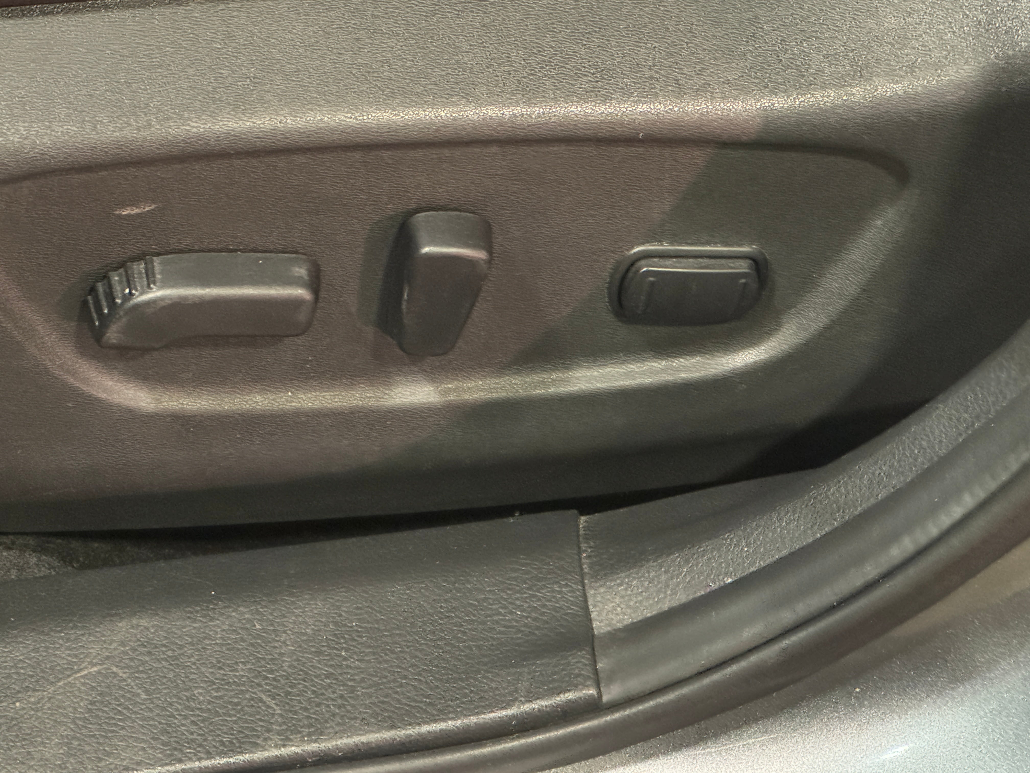 Used 2015 Nissan Rogue SV with VIN KNMAT2MV1FP532158 for sale in Oak Creek, WI