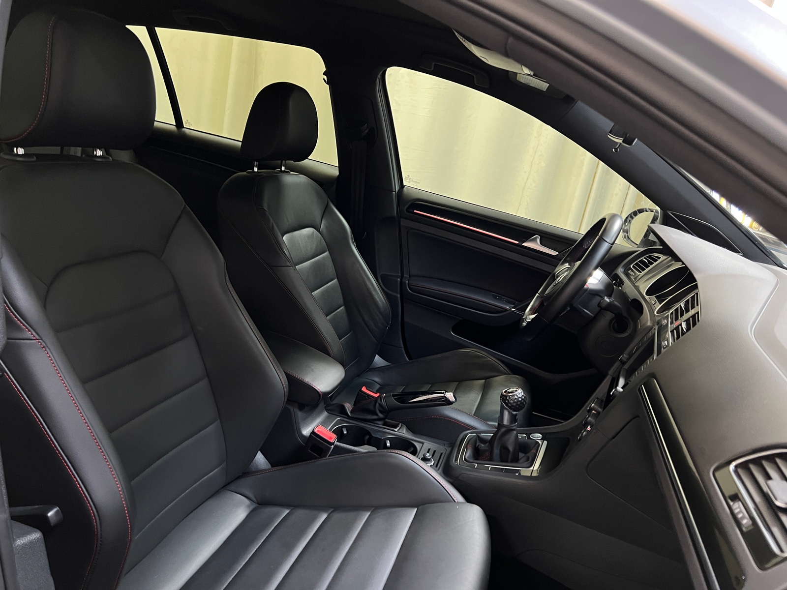 Thumbnail: 2017 Volkswagen Golf - 2