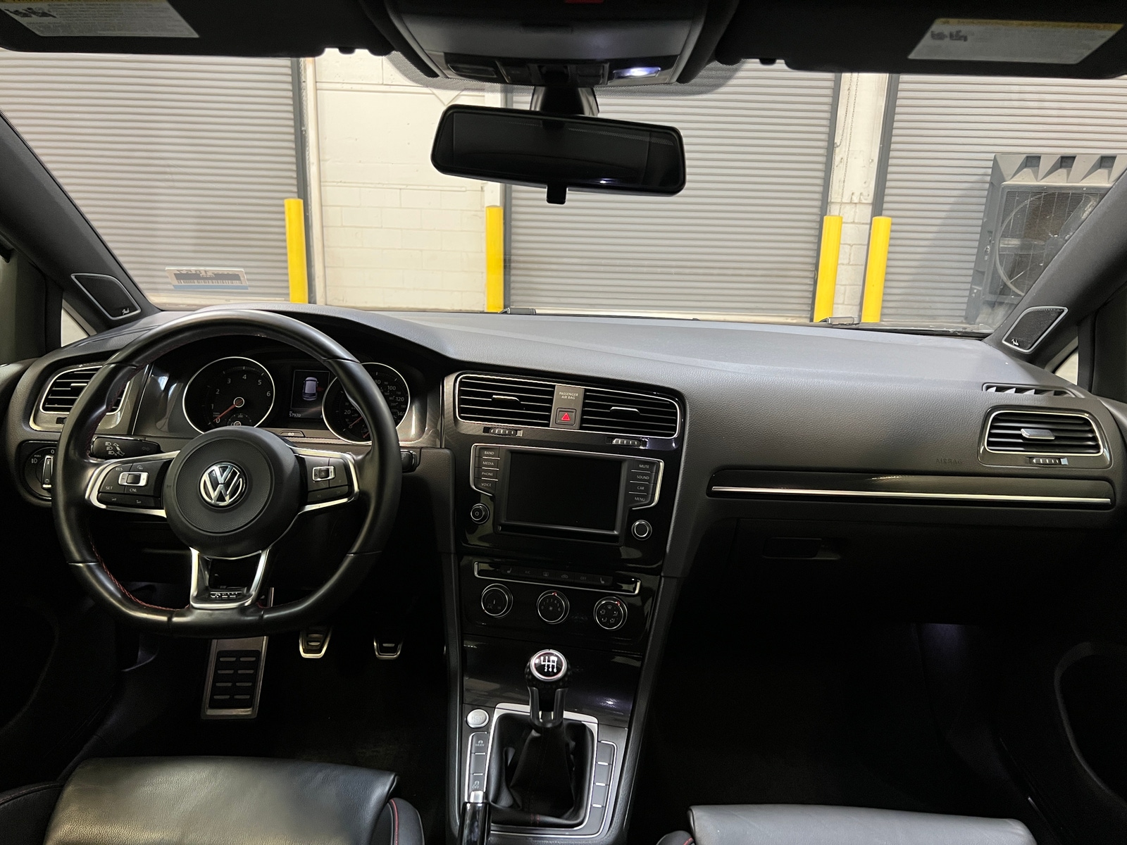 Thumbnail: 2017 Volkswagen Golf - 3