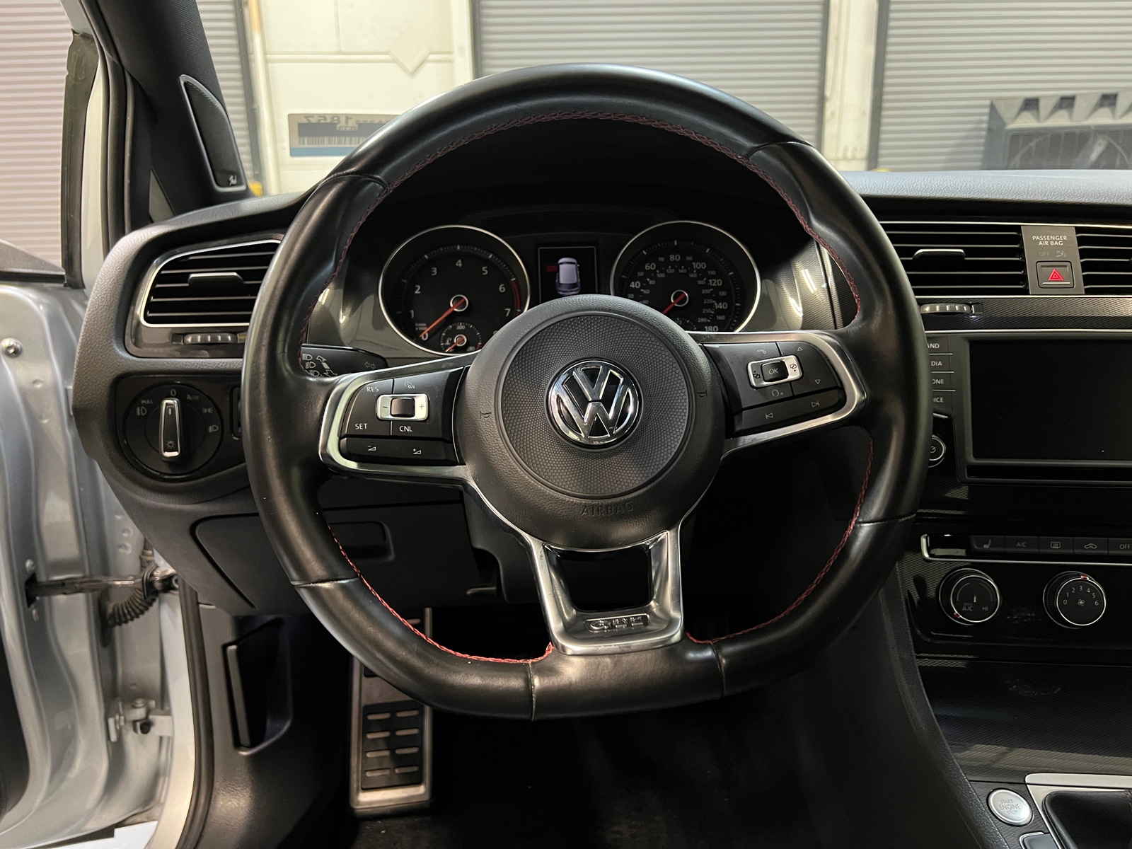 Thumbnail: 2017 Volkswagen Golf - 5