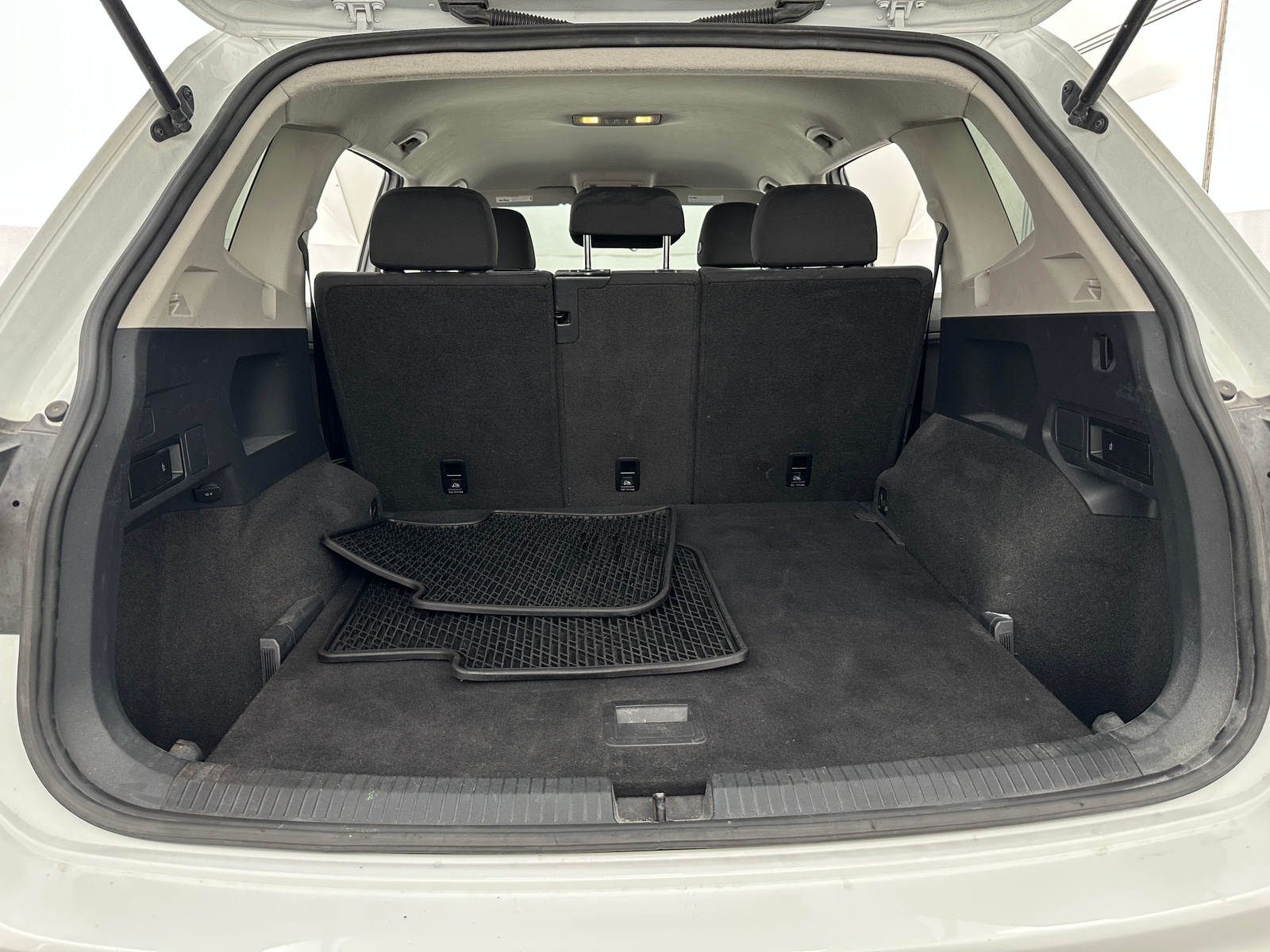 Thumbnail: 2020 Volkswagen Tiguan - 7