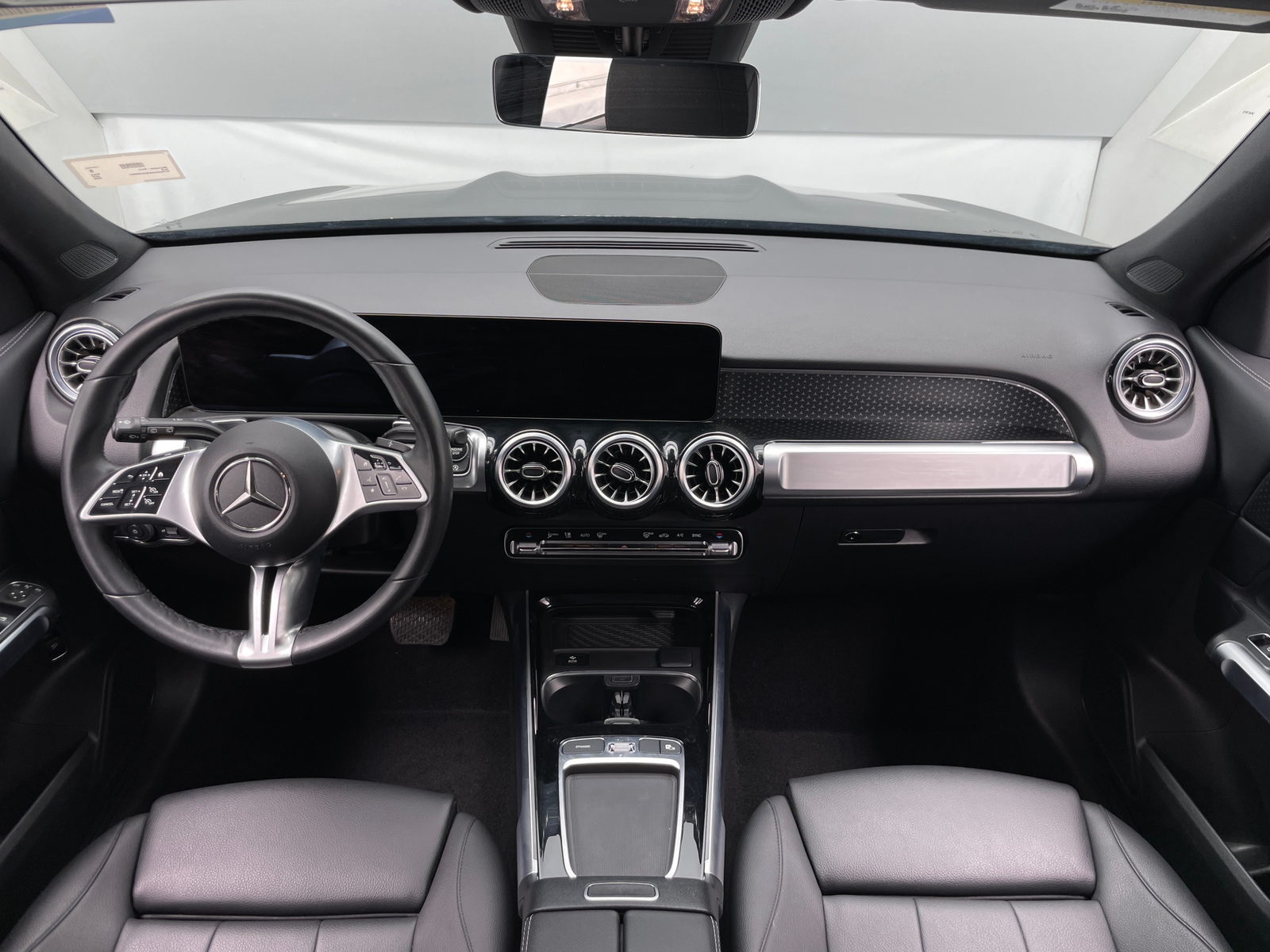 Thumbnail: 2025 Mercedes-Benz GLB - 2