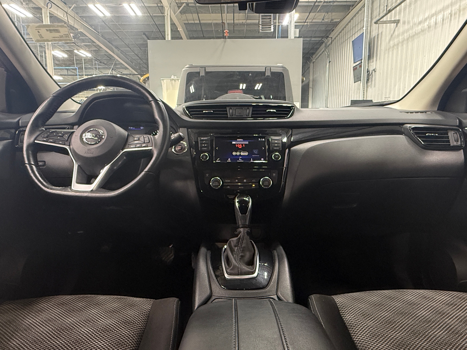 Thumbnail: 2020 Nissan Rogue Sport - 3