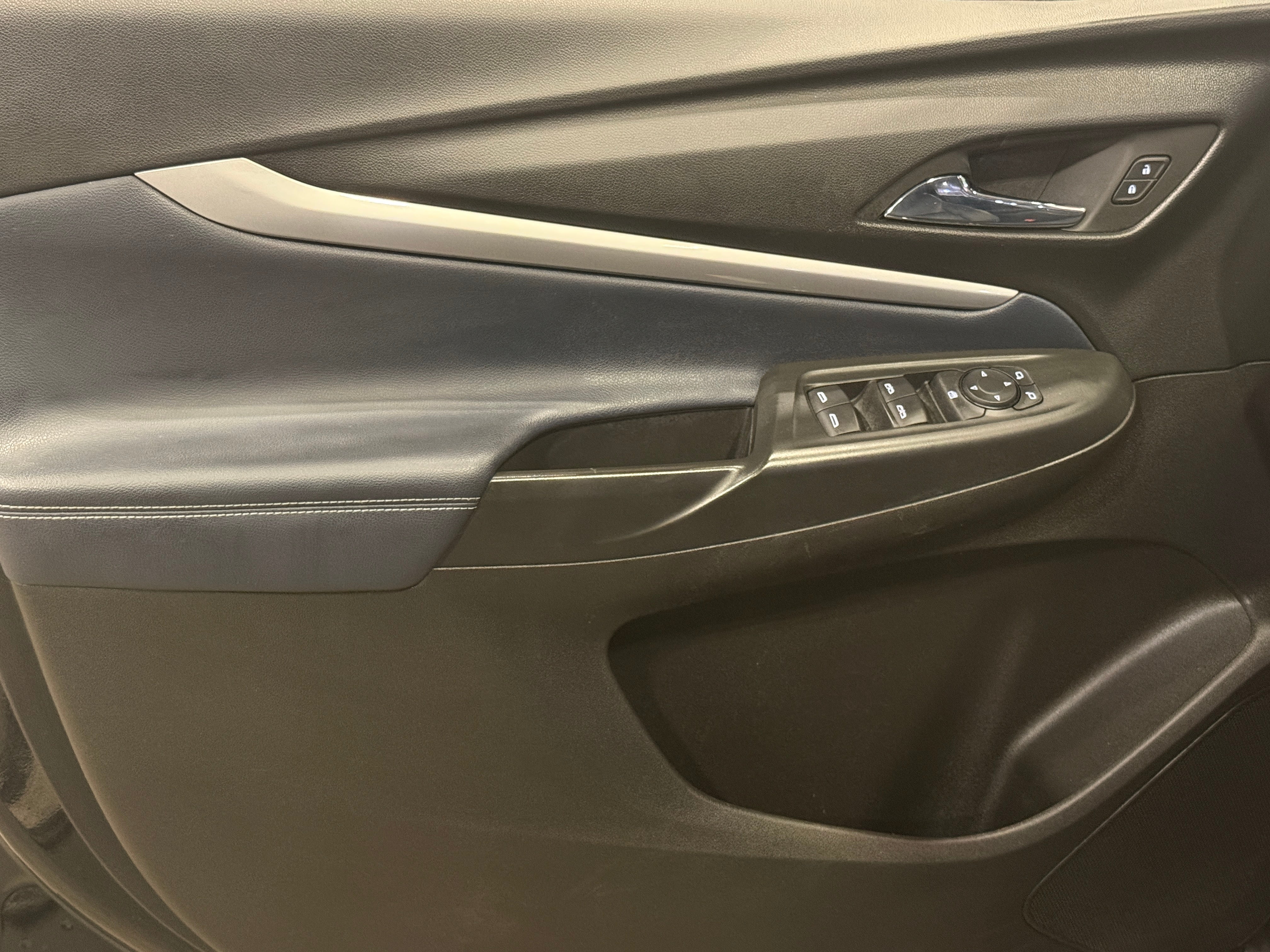 Used 2022 Chevrolet Bolt EUV LT with VIN 1G1FY6S00N4125057 for sale in Auburn, WA