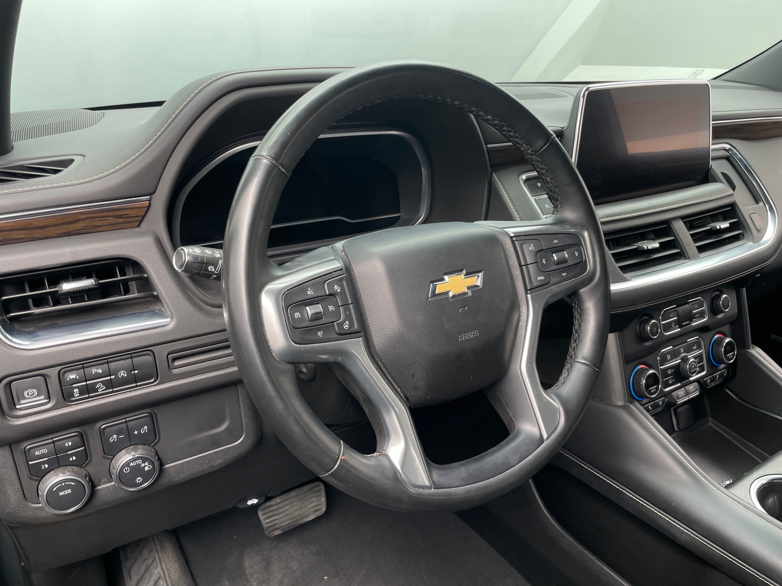 Thumbnail: 2023 Chevrolet Suburban - 4