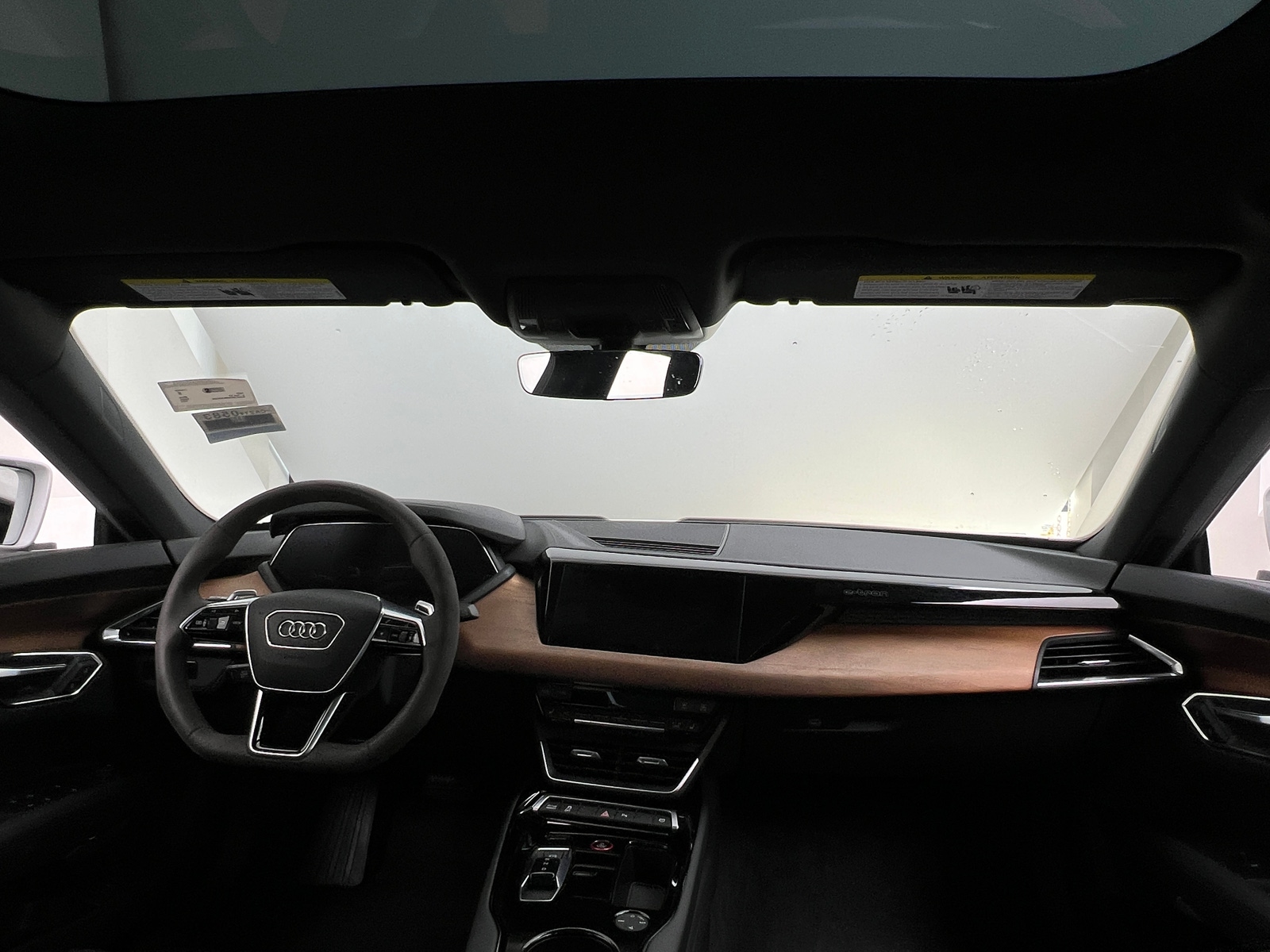 Thumbnail: 2024 Audi e-tron GT - 2