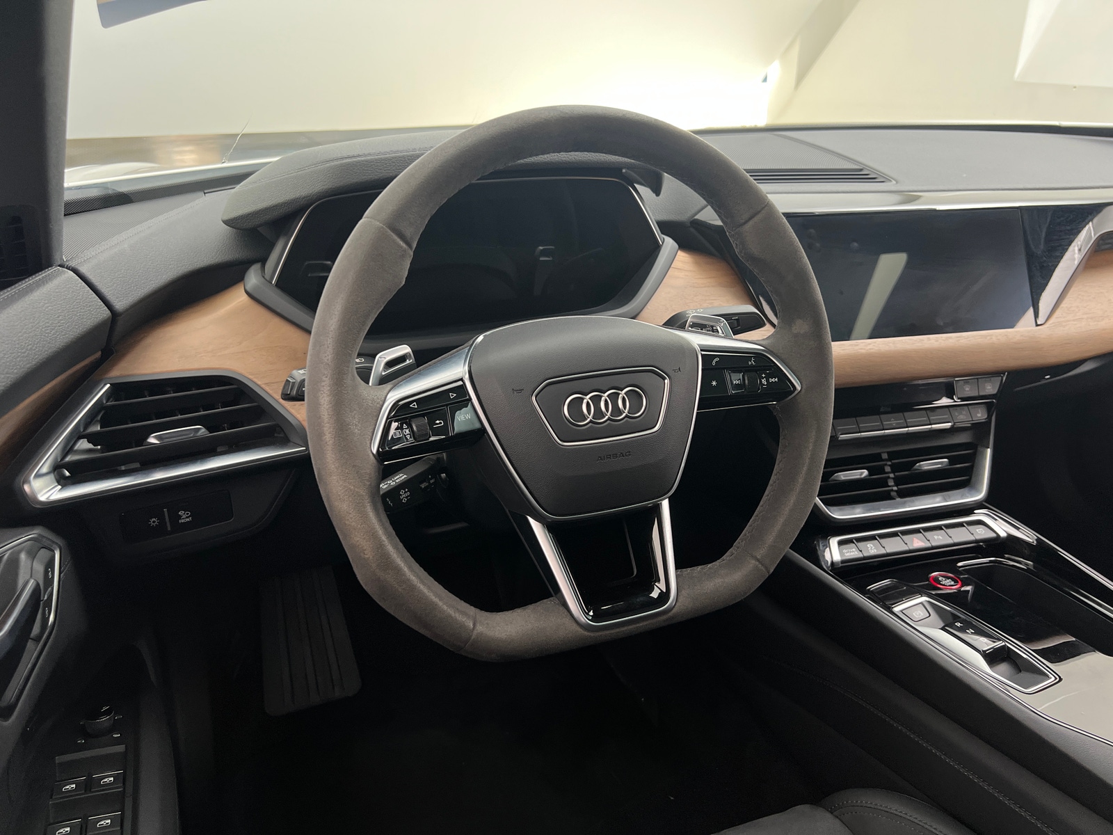 Thumbnail: 2024 Audi e-tron GT - 4