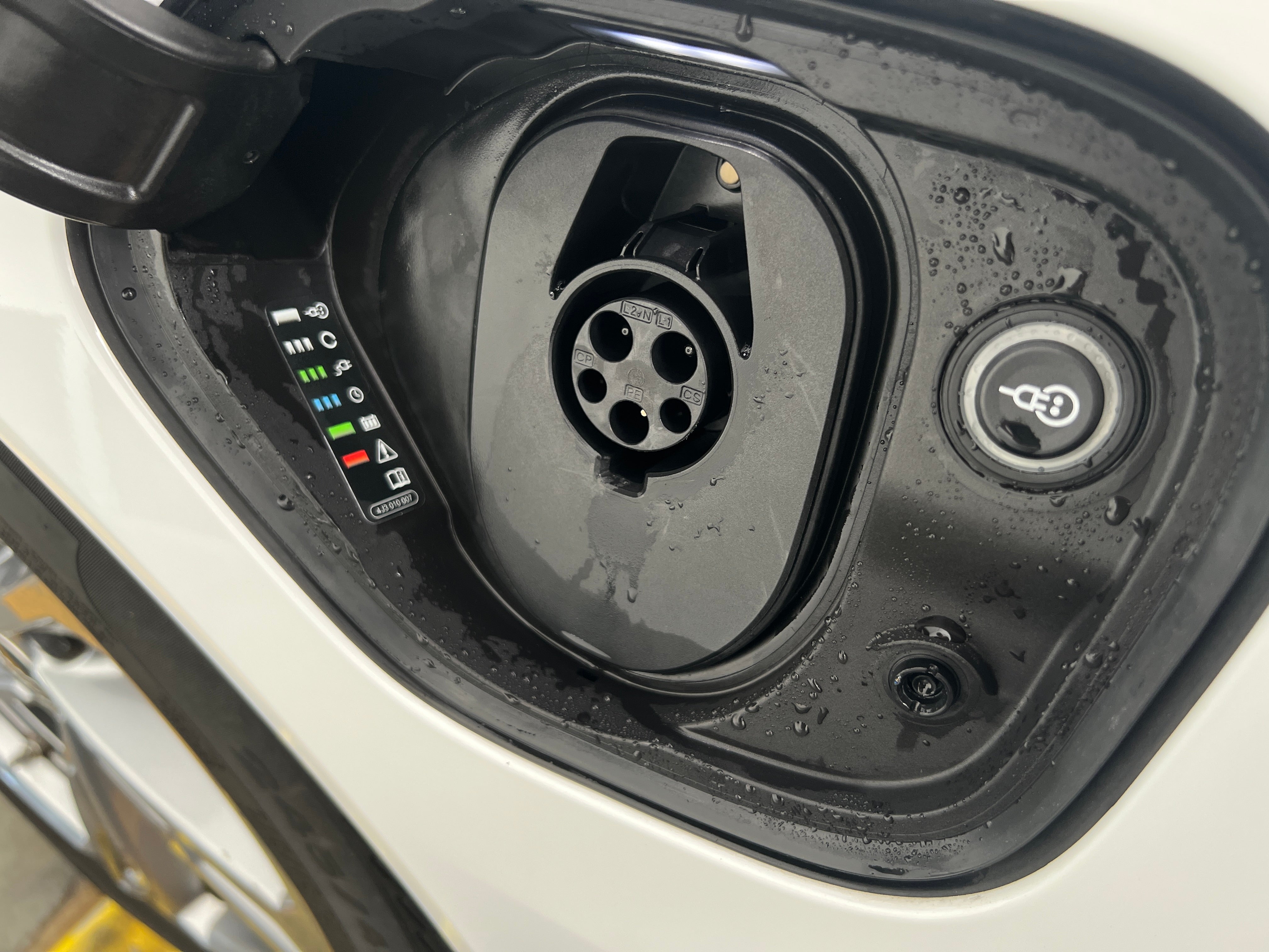 Used 2024 Audi e-tron GT Premium Plus with VIN WAUFJBFW9R7001258 for sale in Oak Creek, WI