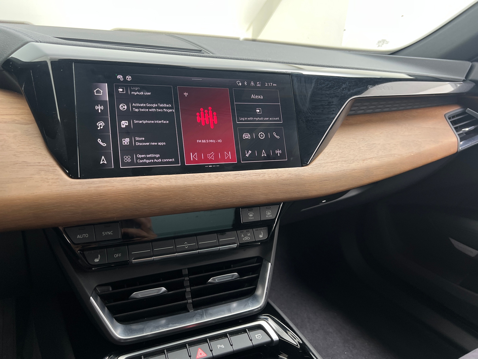 Thumbnail: 2024 Audi e-tron GT - 3