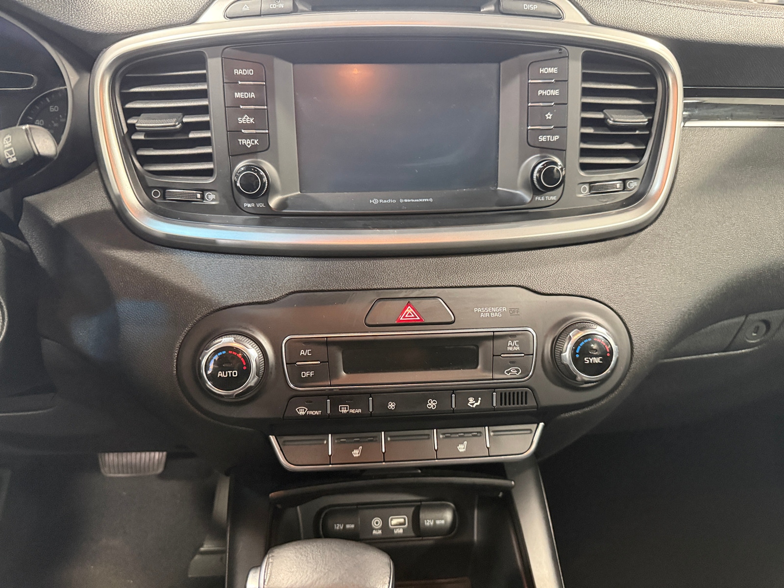 Thumbnail: 2019 Kia Sorento - 4