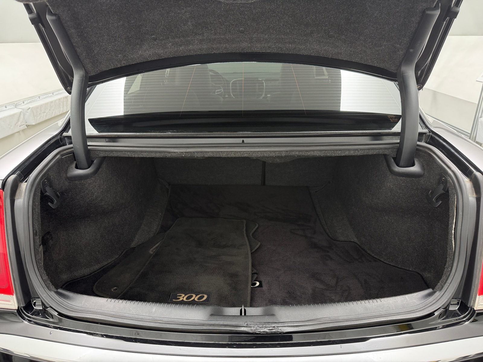 Thumbnail: 2017 Chrysler 300 - 6