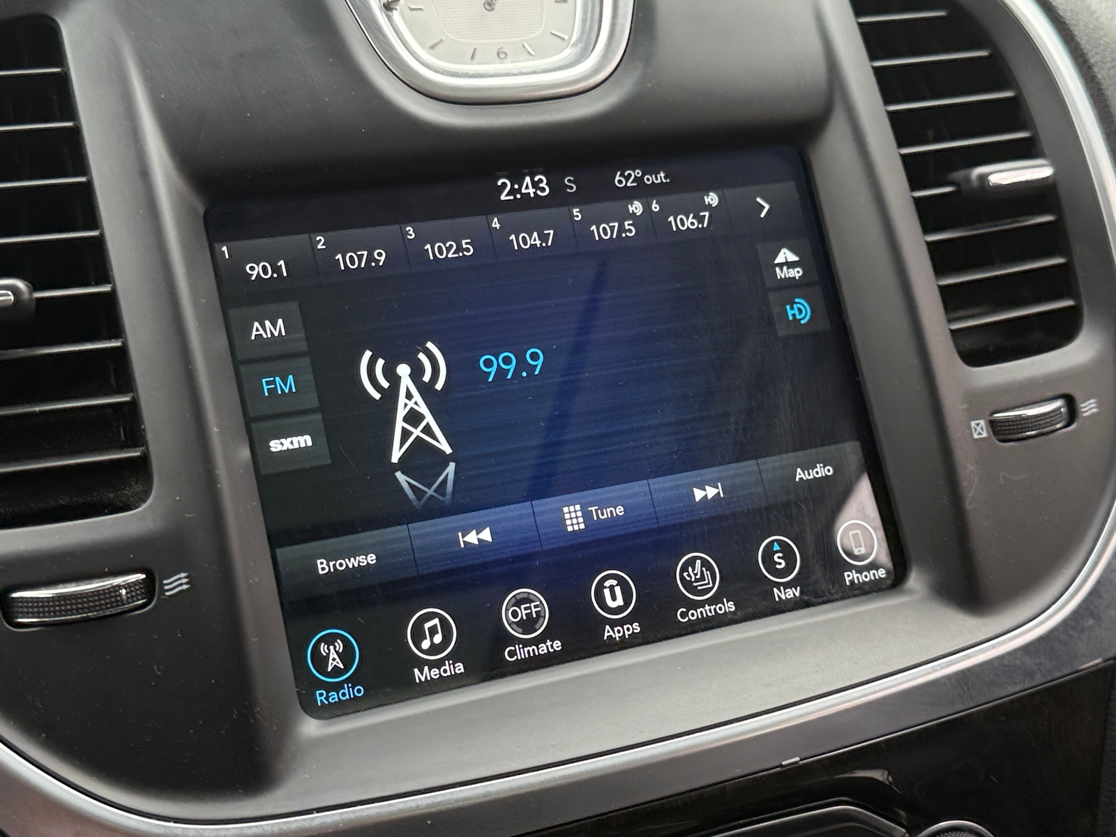 Thumbnail: 2017 Chrysler 300 - 3