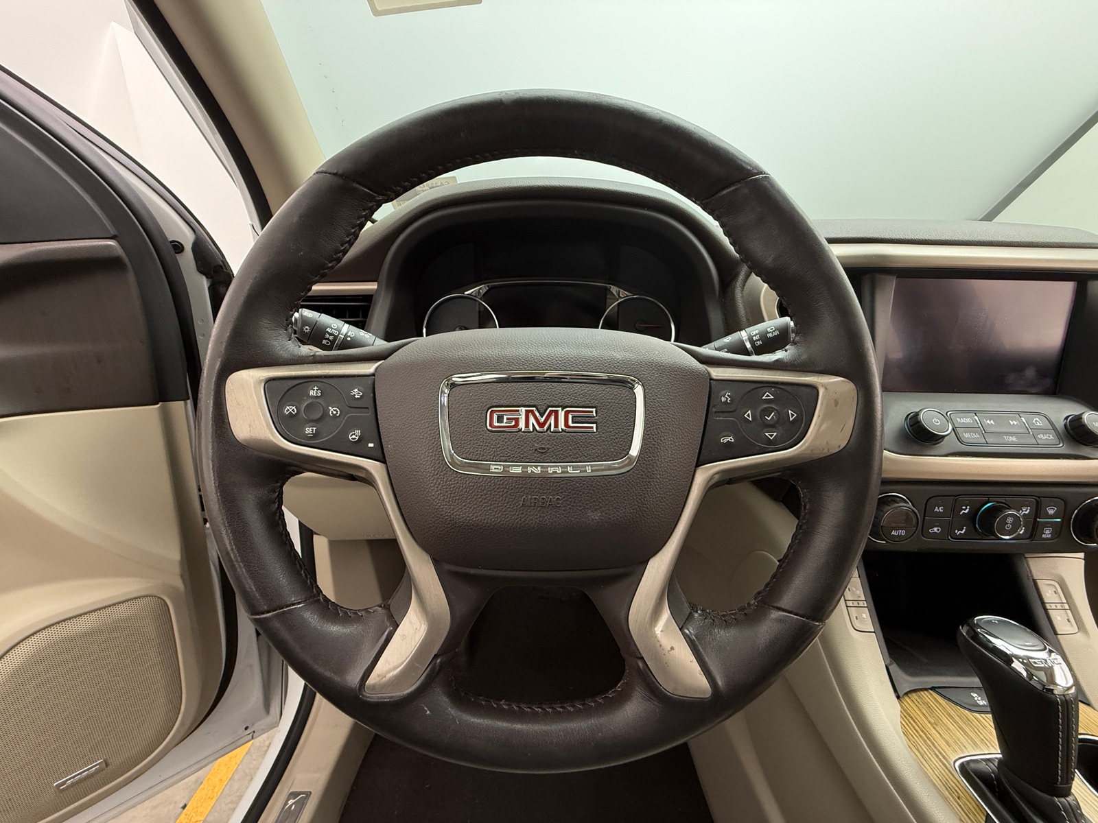 Thumbnail: 2017 GMC Acadia - 4