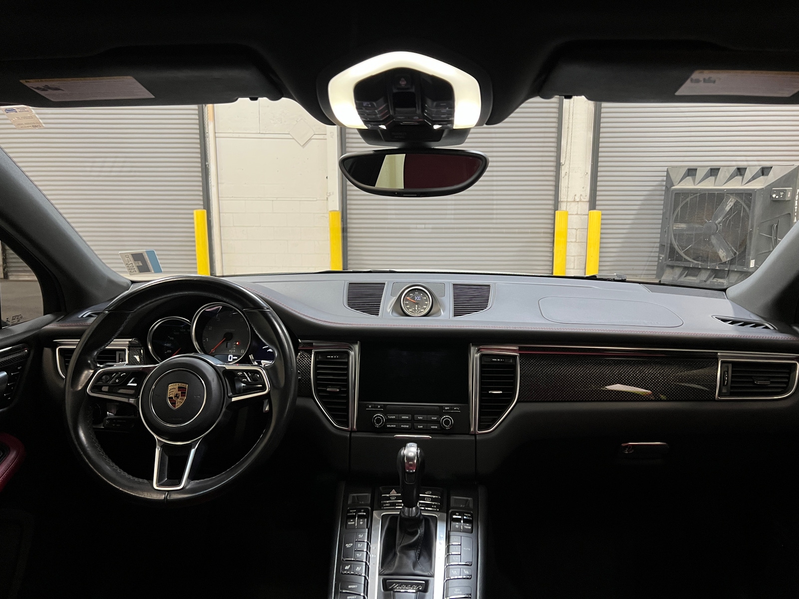 Thumbnail: 2017 Porsche Macan - 2