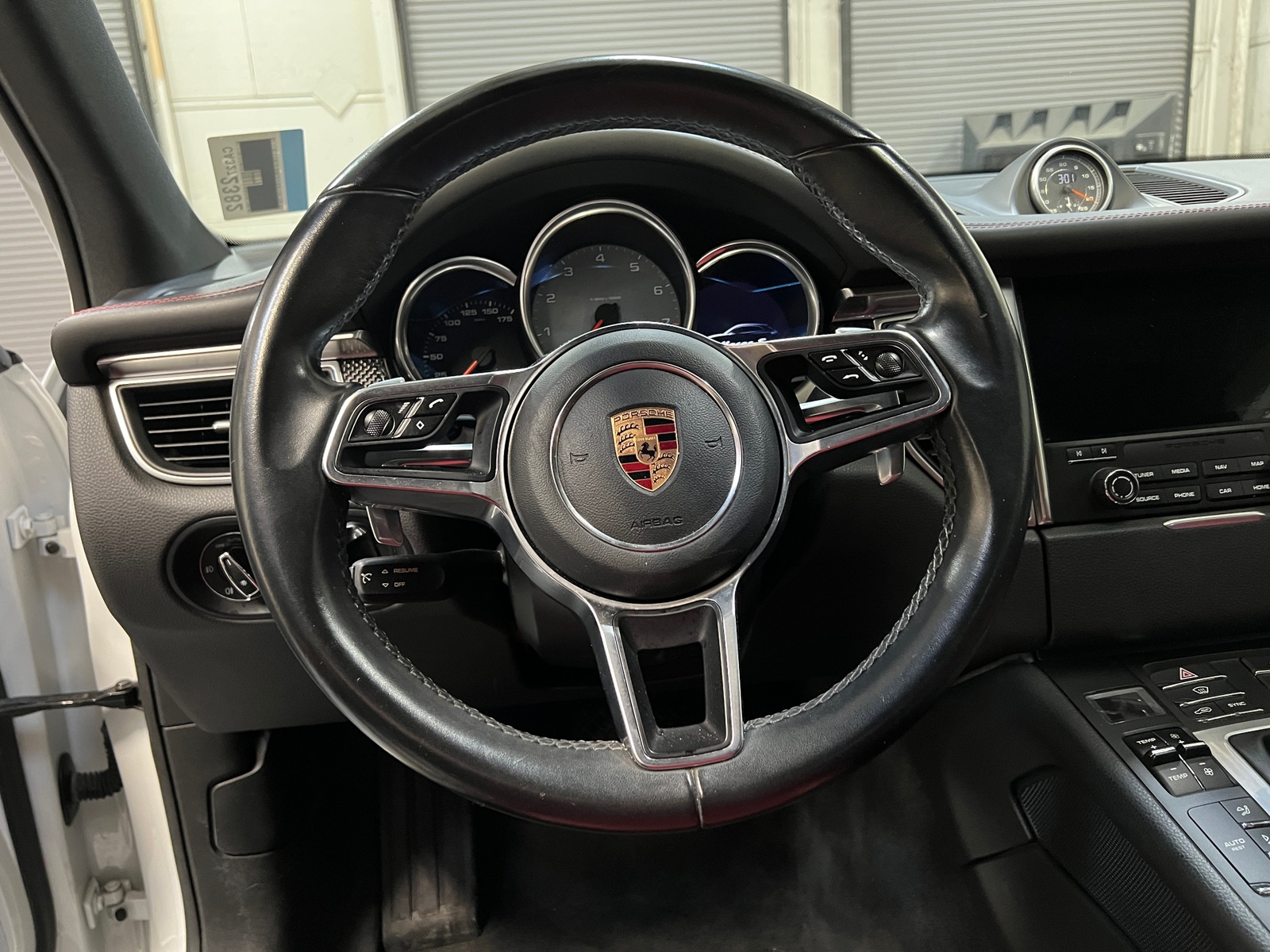 Thumbnail: 2017 Porsche Macan - 4