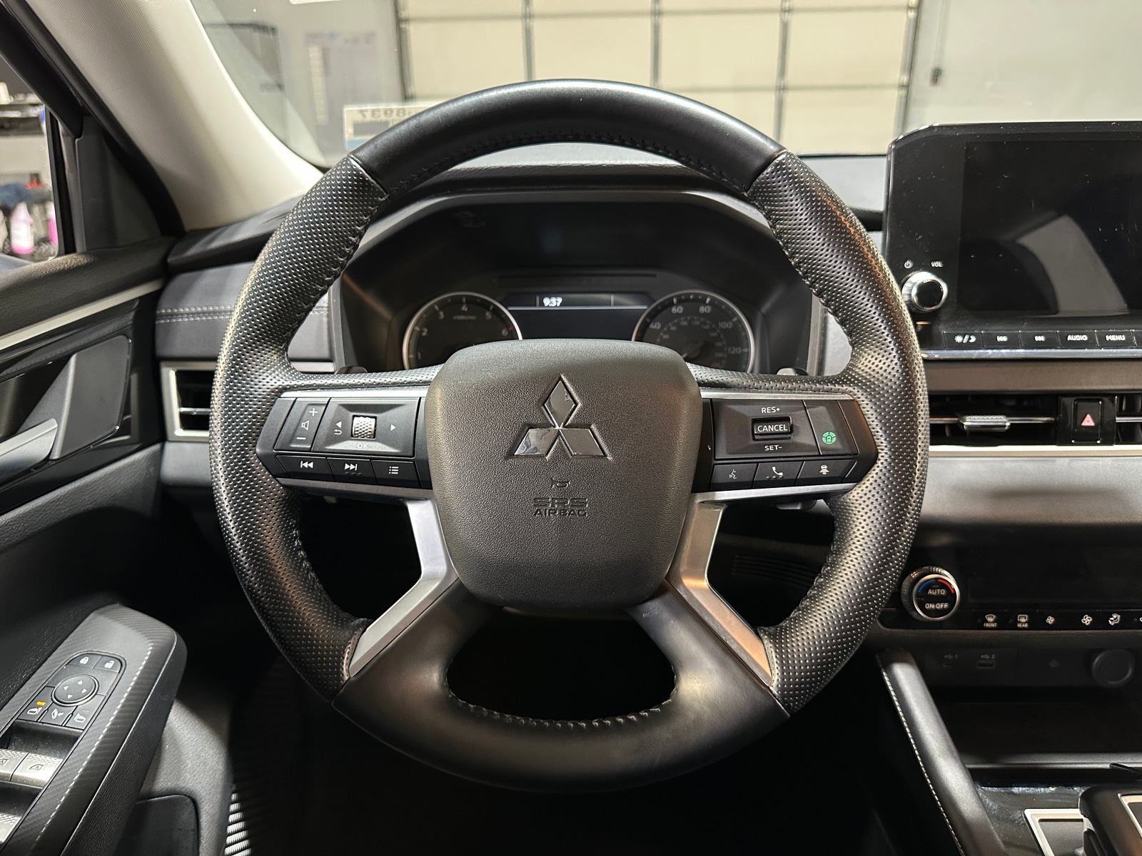 Thumbnail: 2024 Mitsubishi Outlander - 4