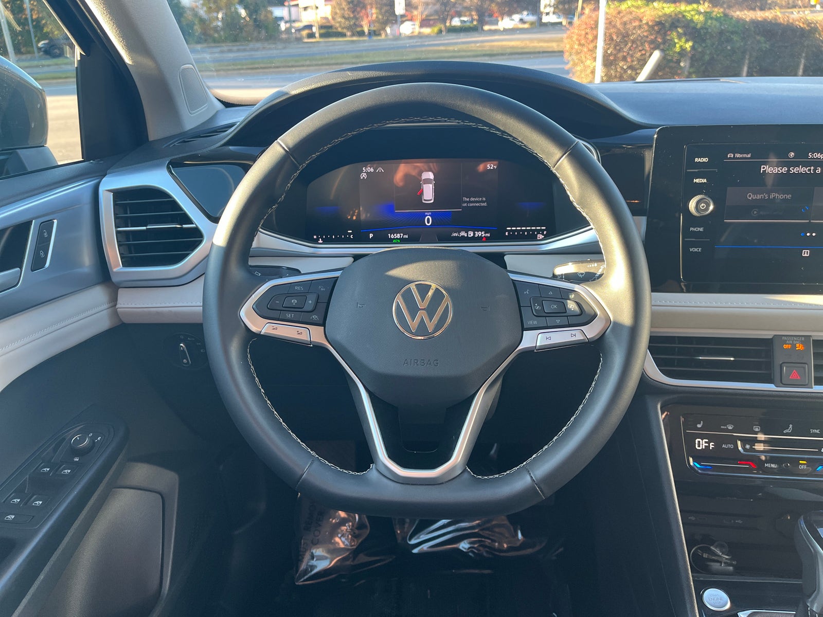 Thumbnail: 2025 Volkswagen Taos - 4