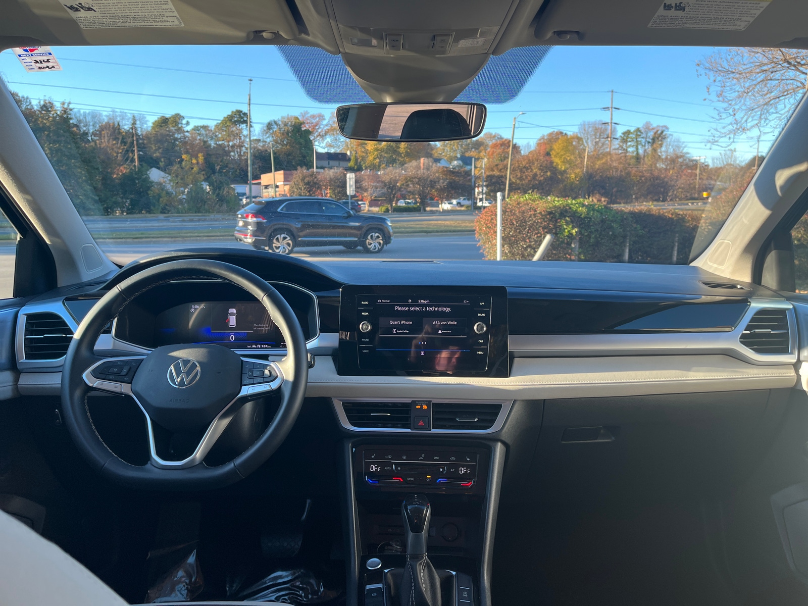 Thumbnail: 2025 Volkswagen Taos - 3