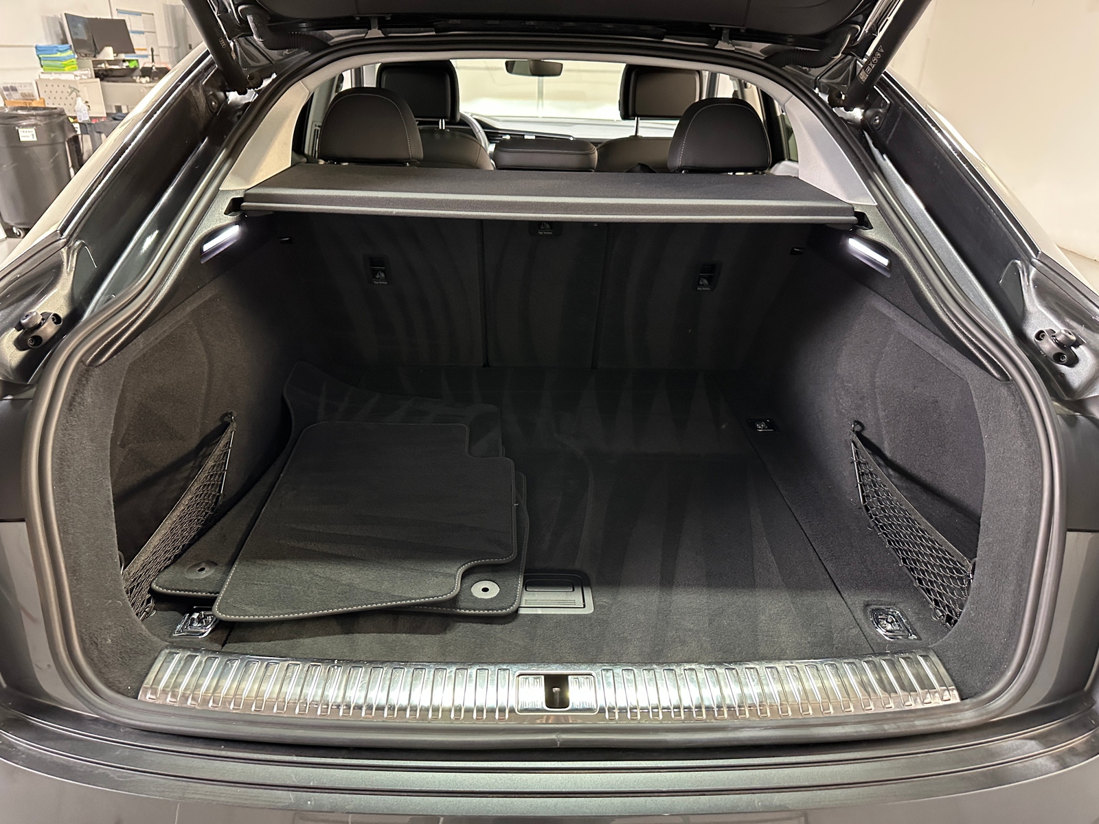 Thumbnail: 2021 Audi e-tron S - 6