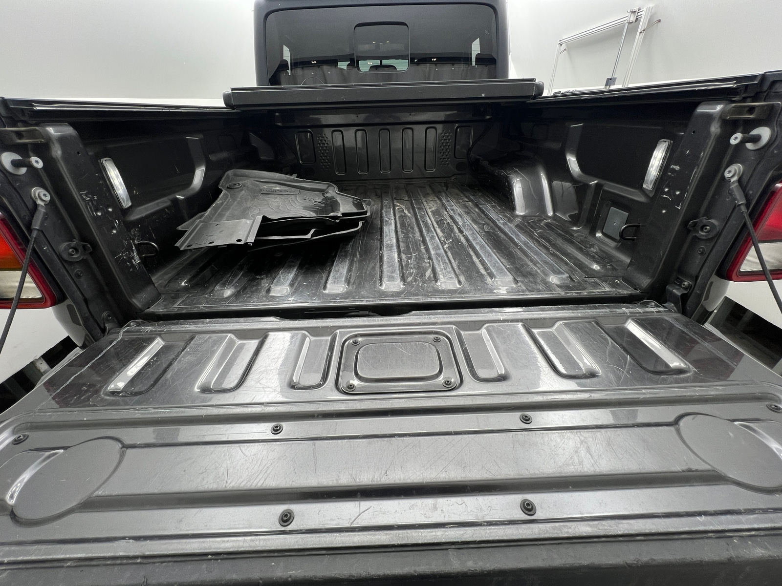 Thumbnail: 2021 Jeep Gladiator - 6