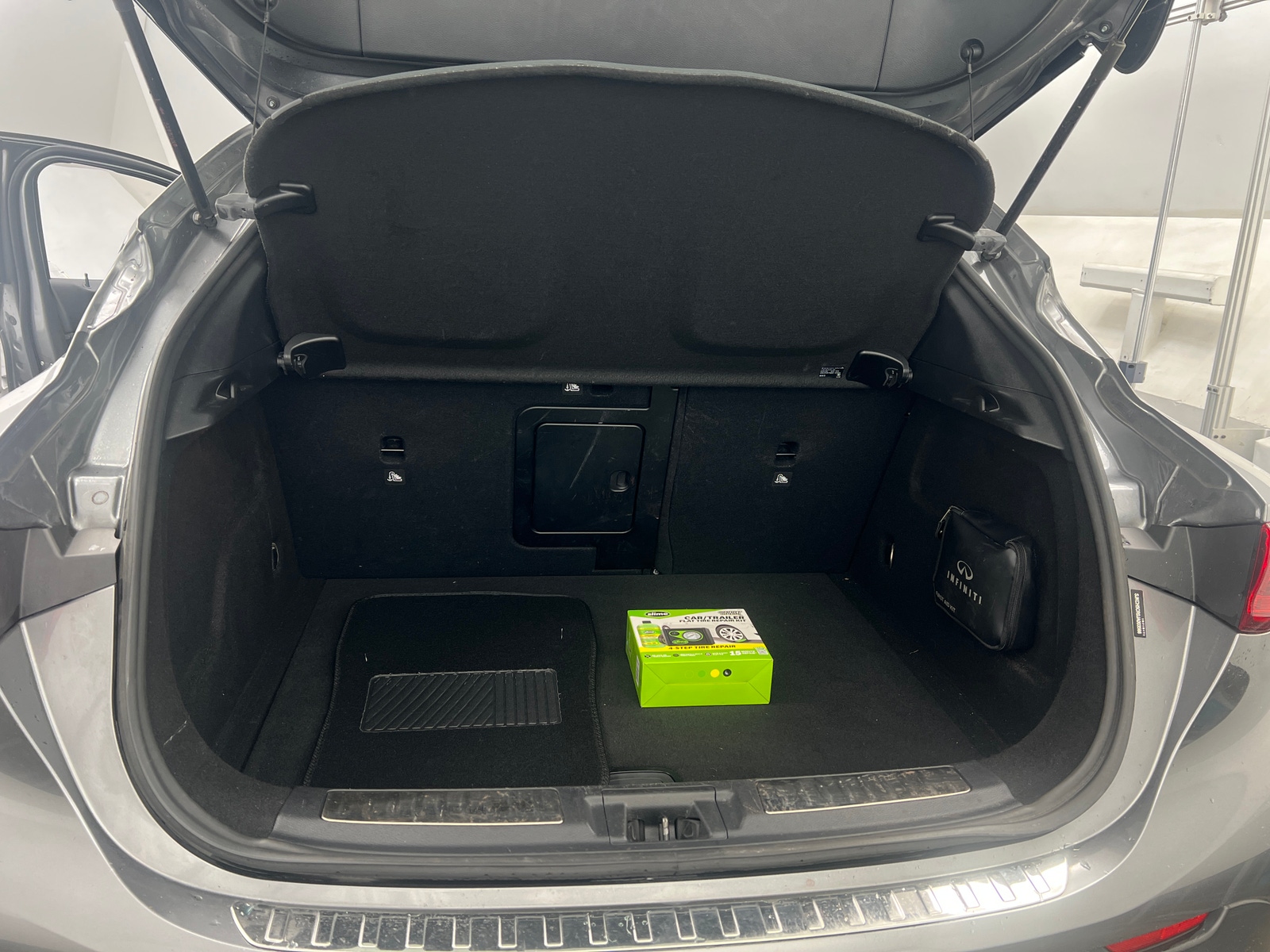 Thumbnail: 2018 INFINITI QX30 - 6