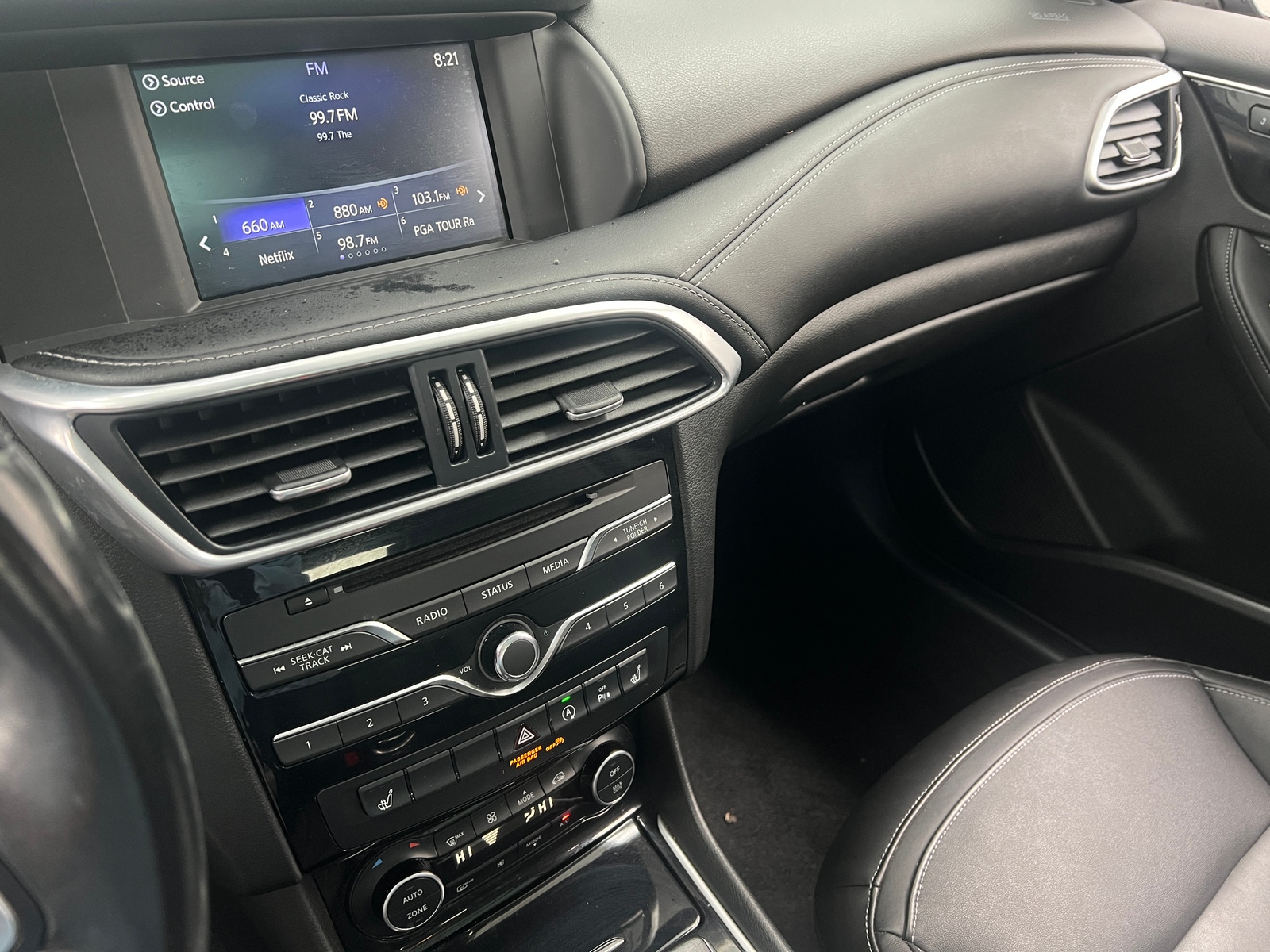 Thumbnail: 2018 INFINITI QX30 - 3