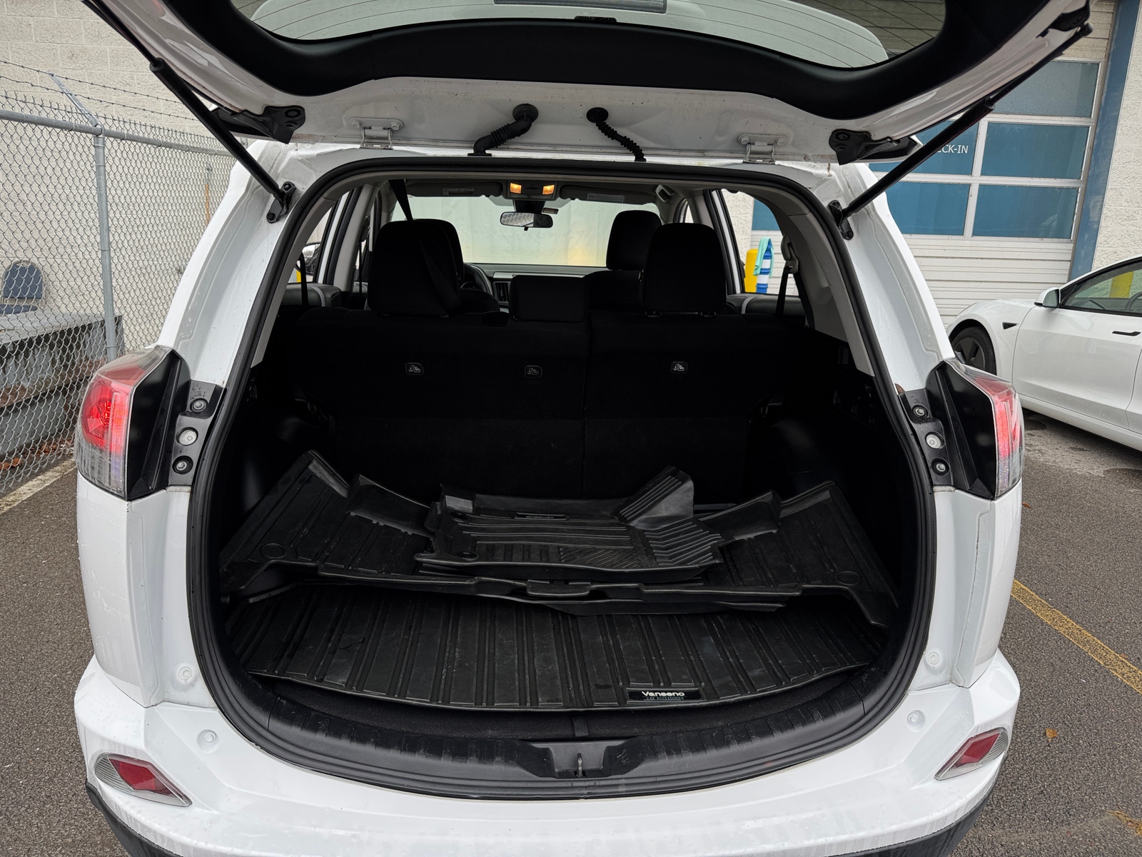 Thumbnail: 2018 Toyota RAV4 - 7