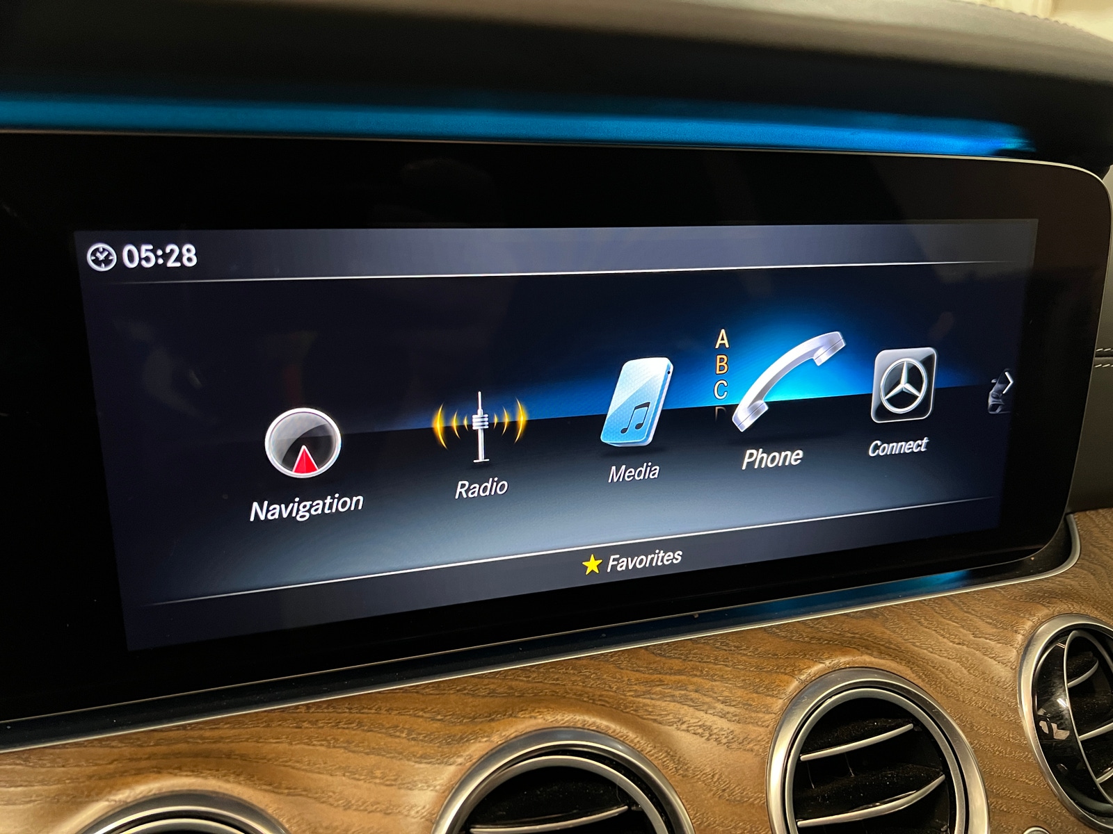 Thumbnail: 2019 Mercedes-Benz E-Class - 3