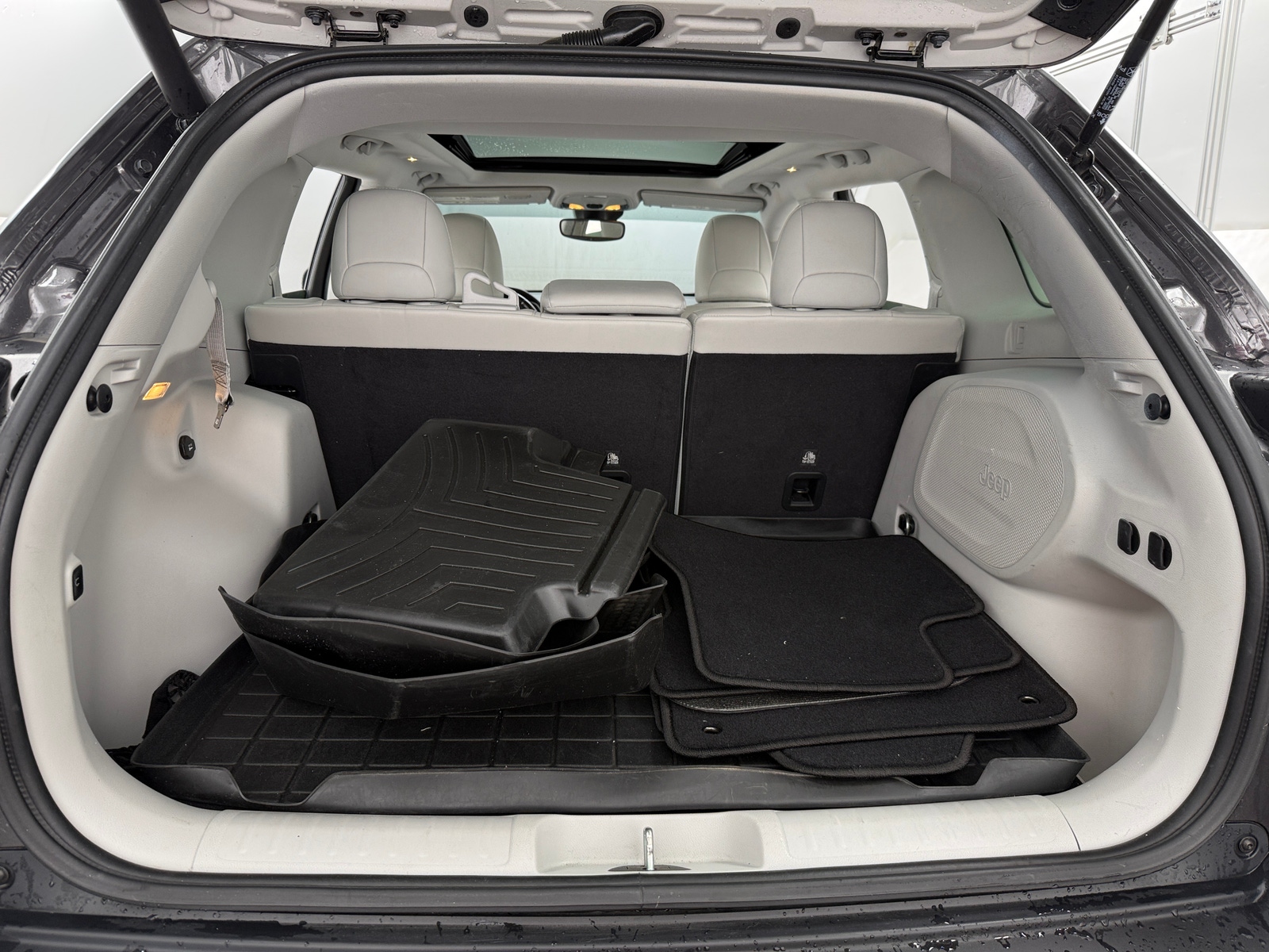 Thumbnail: 2020 Jeep Cherokee - 6