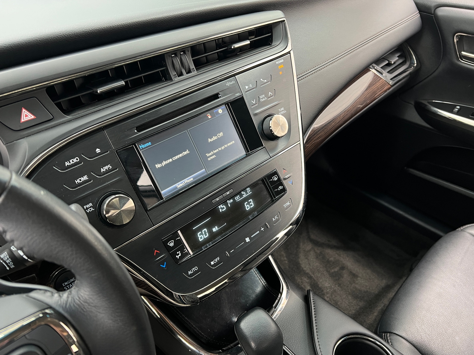 Thumbnail: 2015 Toyota Avalon - 3