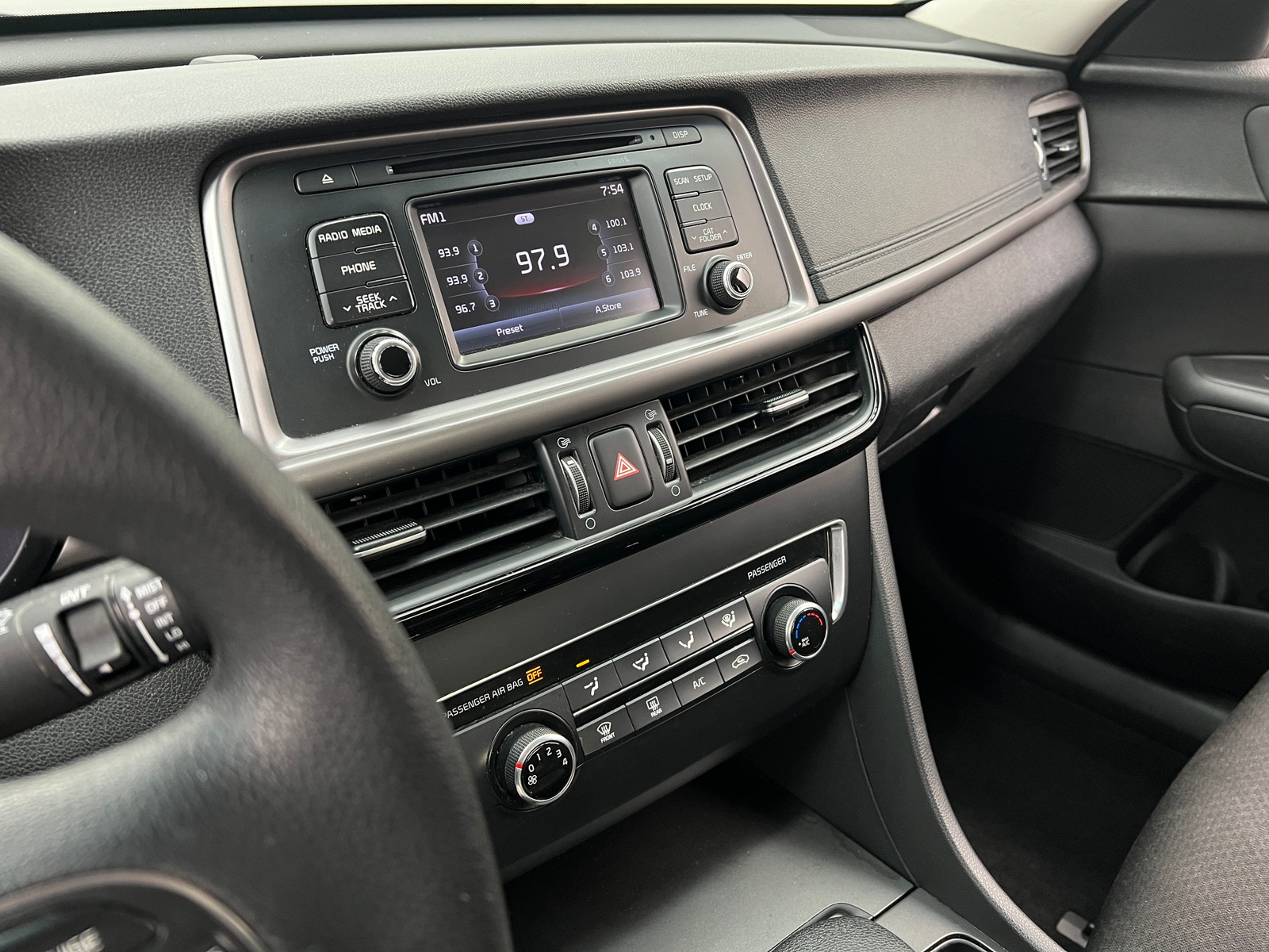 Thumbnail: 2017 Kia Optima - 4