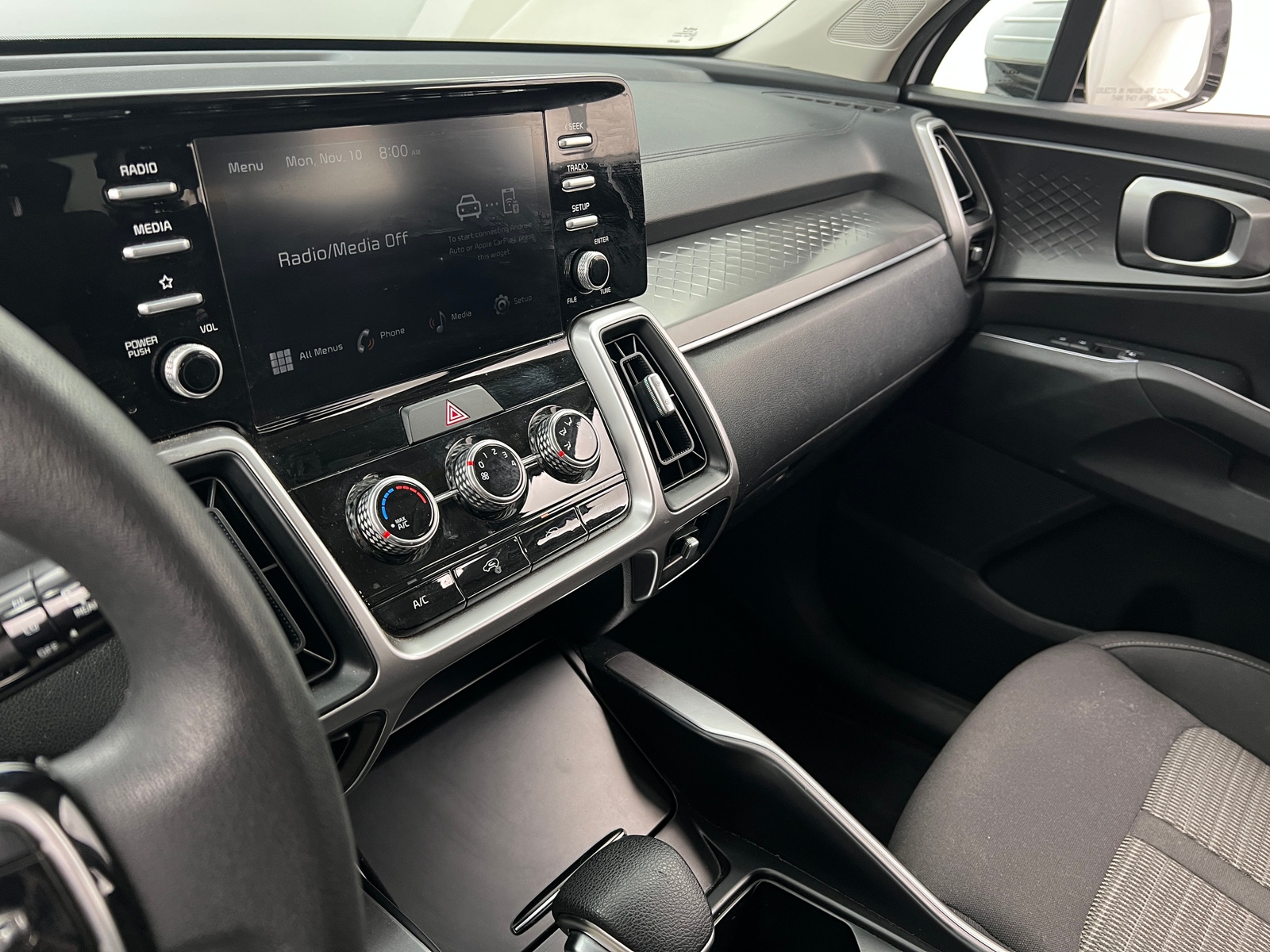 Thumbnail: 2022 Kia Sorento - 4