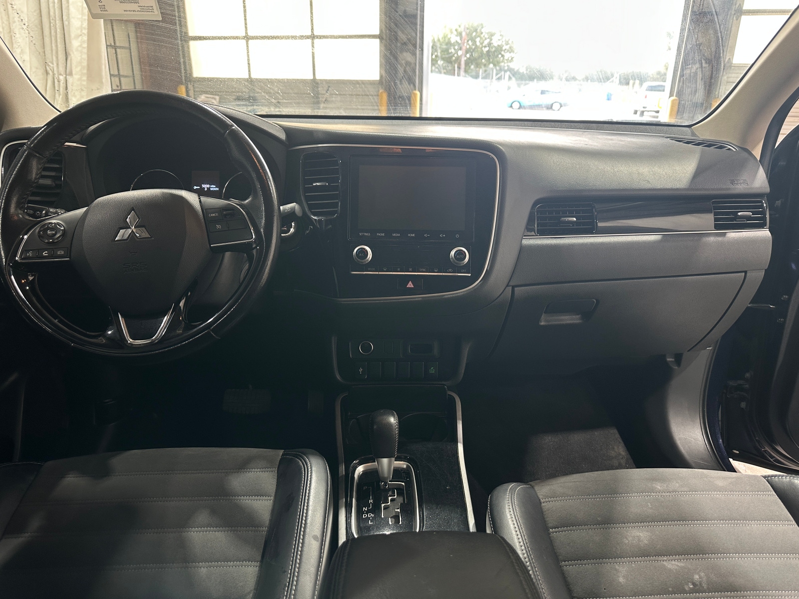 Thumbnail: 2020 Mitsubishi Outlander - 3