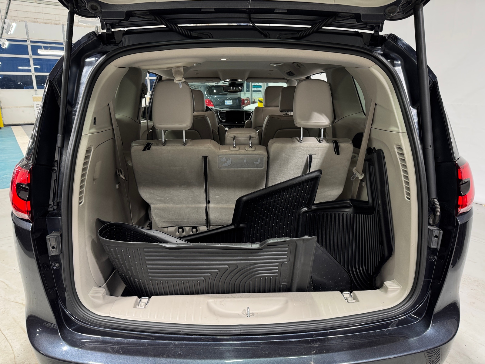 Thumbnail: 2021 Chrysler Pacifica - 6