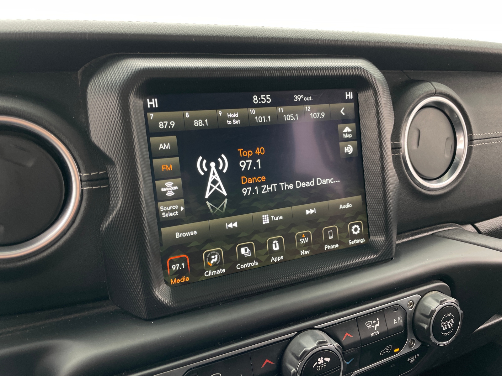 Thumbnail: 2022 Jeep Wrangler - 3