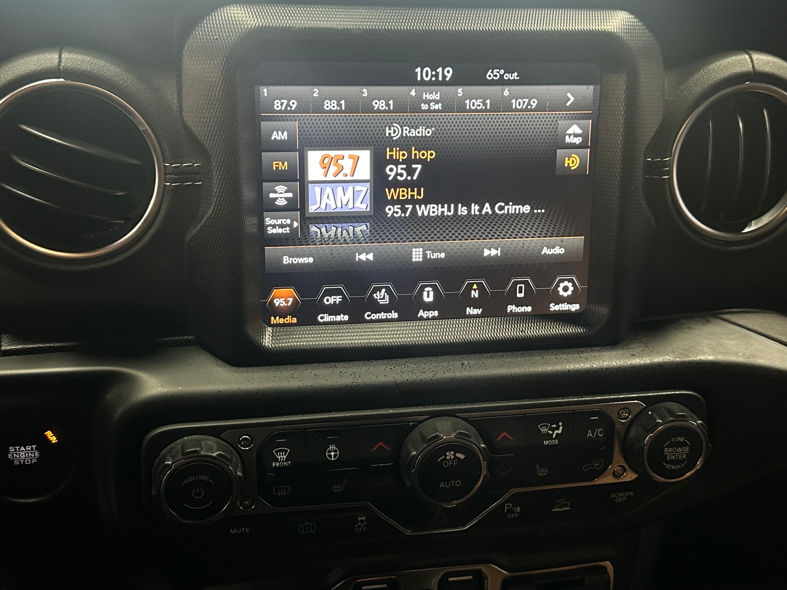 Thumbnail: 2022 Jeep Wrangler - 3