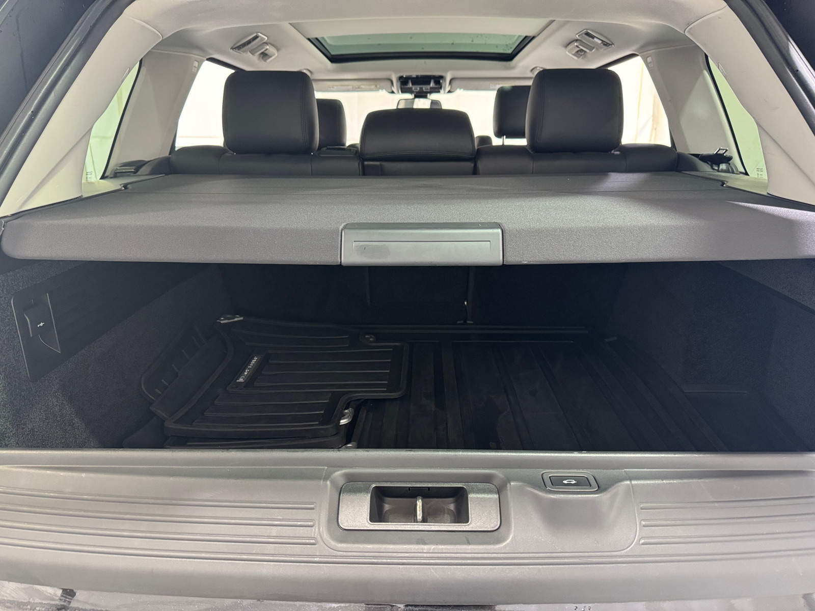 Thumbnail: 2016 Land Rover Range Rover - 6