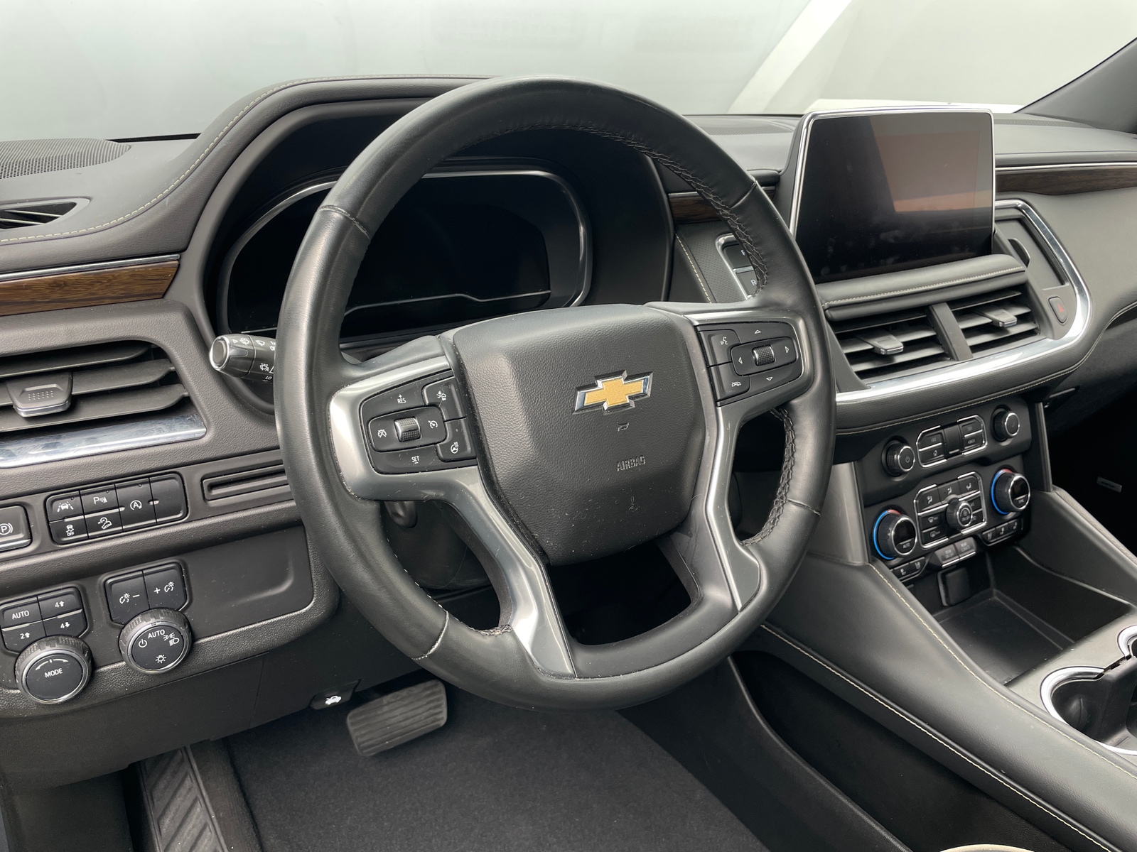 Thumbnail: 2023 Chevrolet Suburban - 4