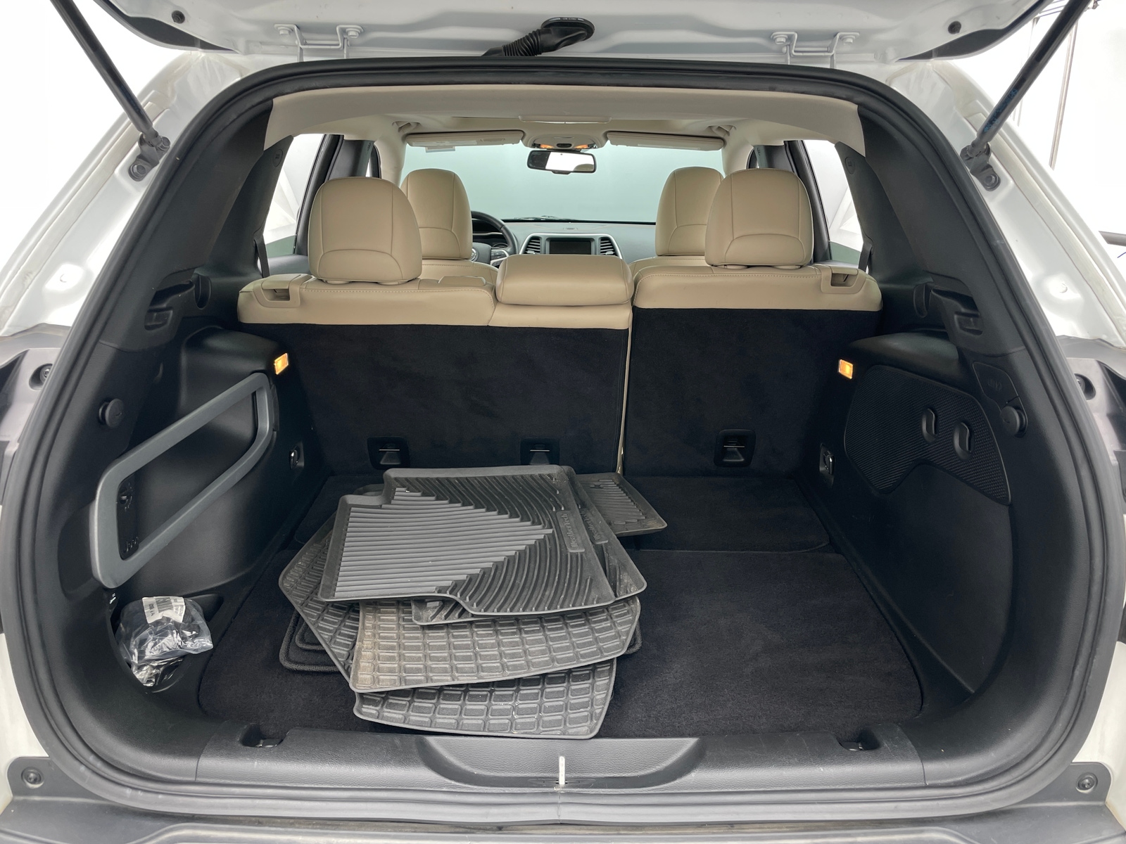 Thumbnail: 2015 Jeep Cherokee - 6