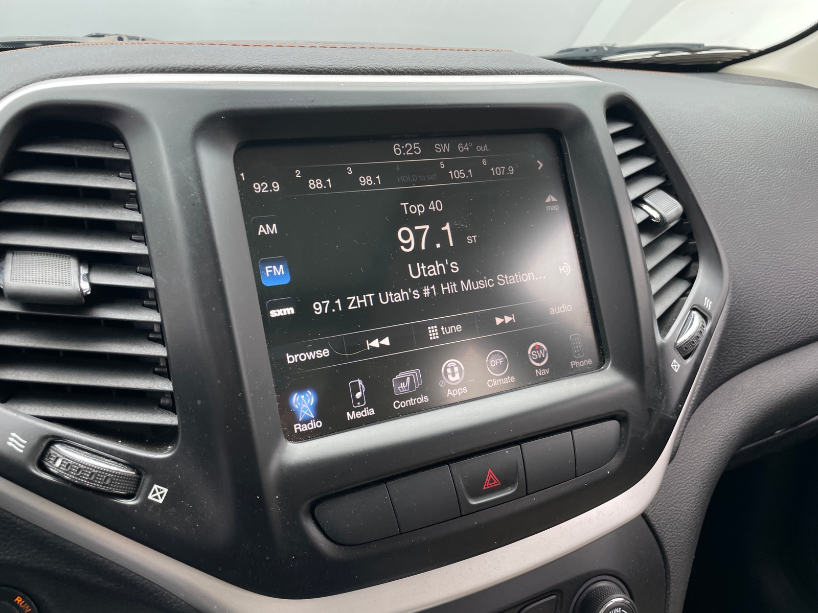 Thumbnail: 2015 Jeep Cherokee - 3