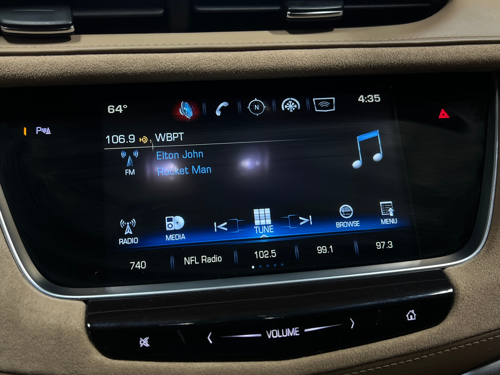 Thumbnail: 2017 Cadillac XT5 - 3