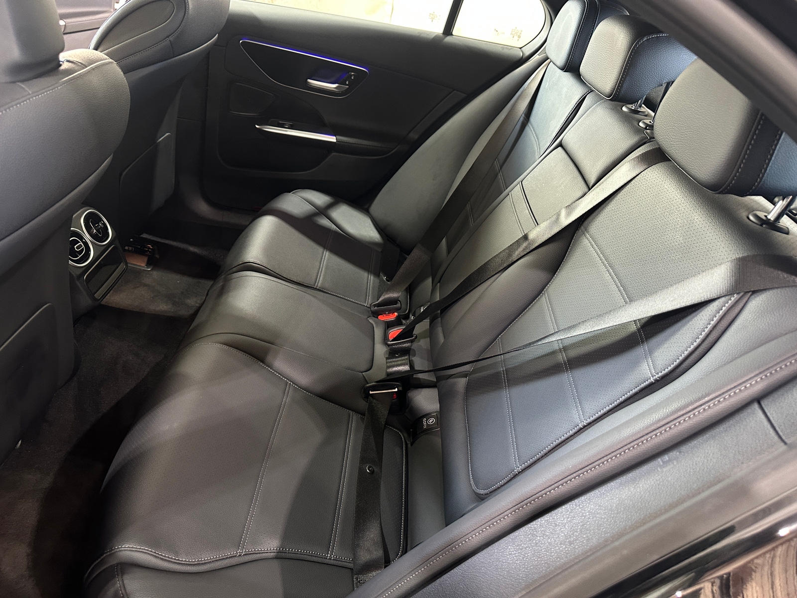 Thumbnail: 2025 Mercedes-Benz C-Class - 6