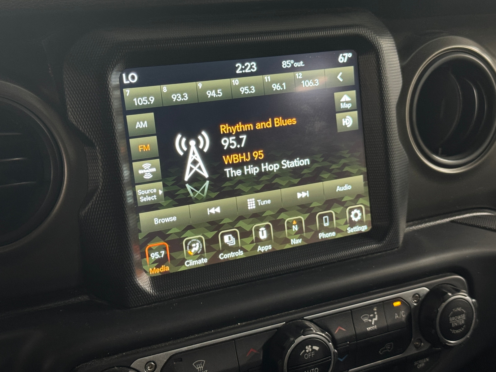 Thumbnail: 2023 Jeep Gladiator - 4