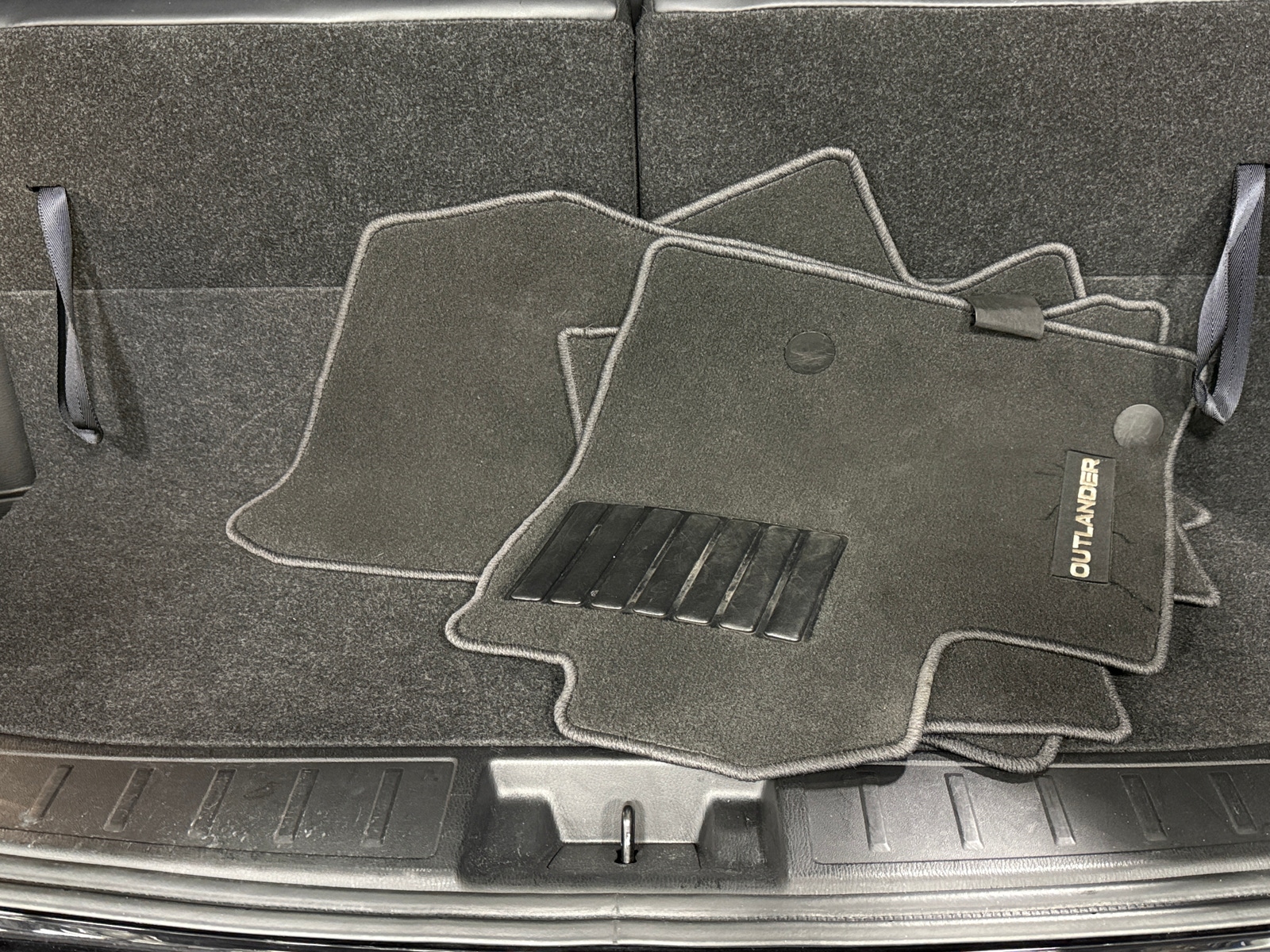 Thumbnail: 2025 Mitsubishi Outlander - 6