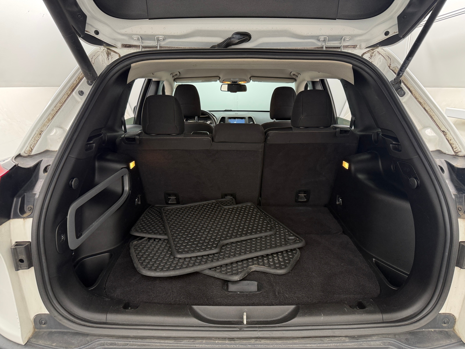 Thumbnail: 2015 Jeep Cherokee - 7